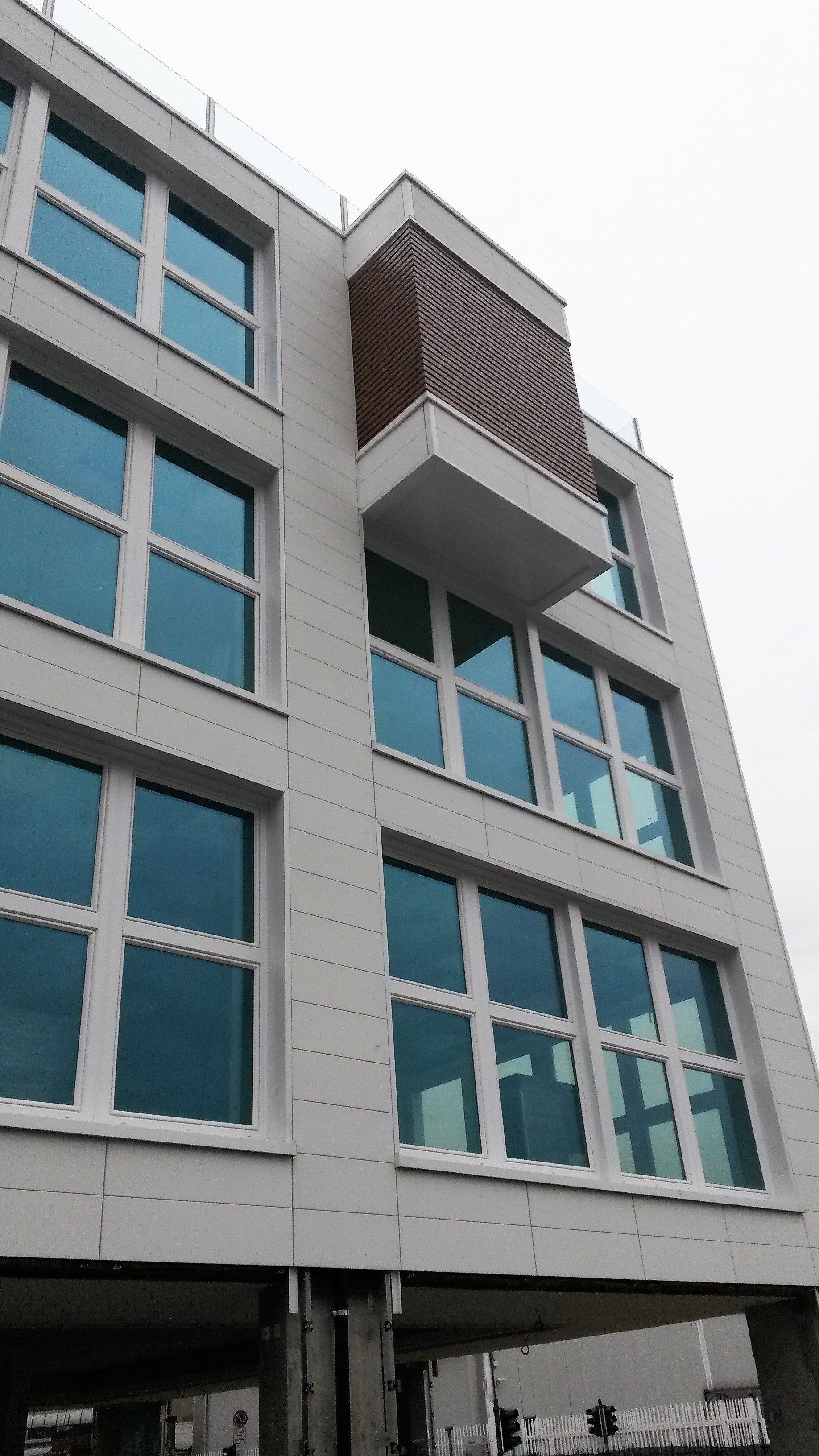 意大利 Bergamo 办公公寓楼设计-0