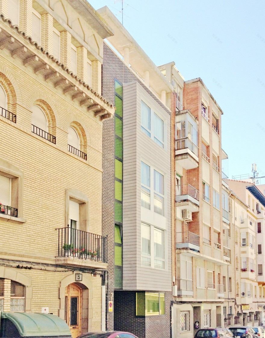 城市夹缝中的精致公寓楼-5