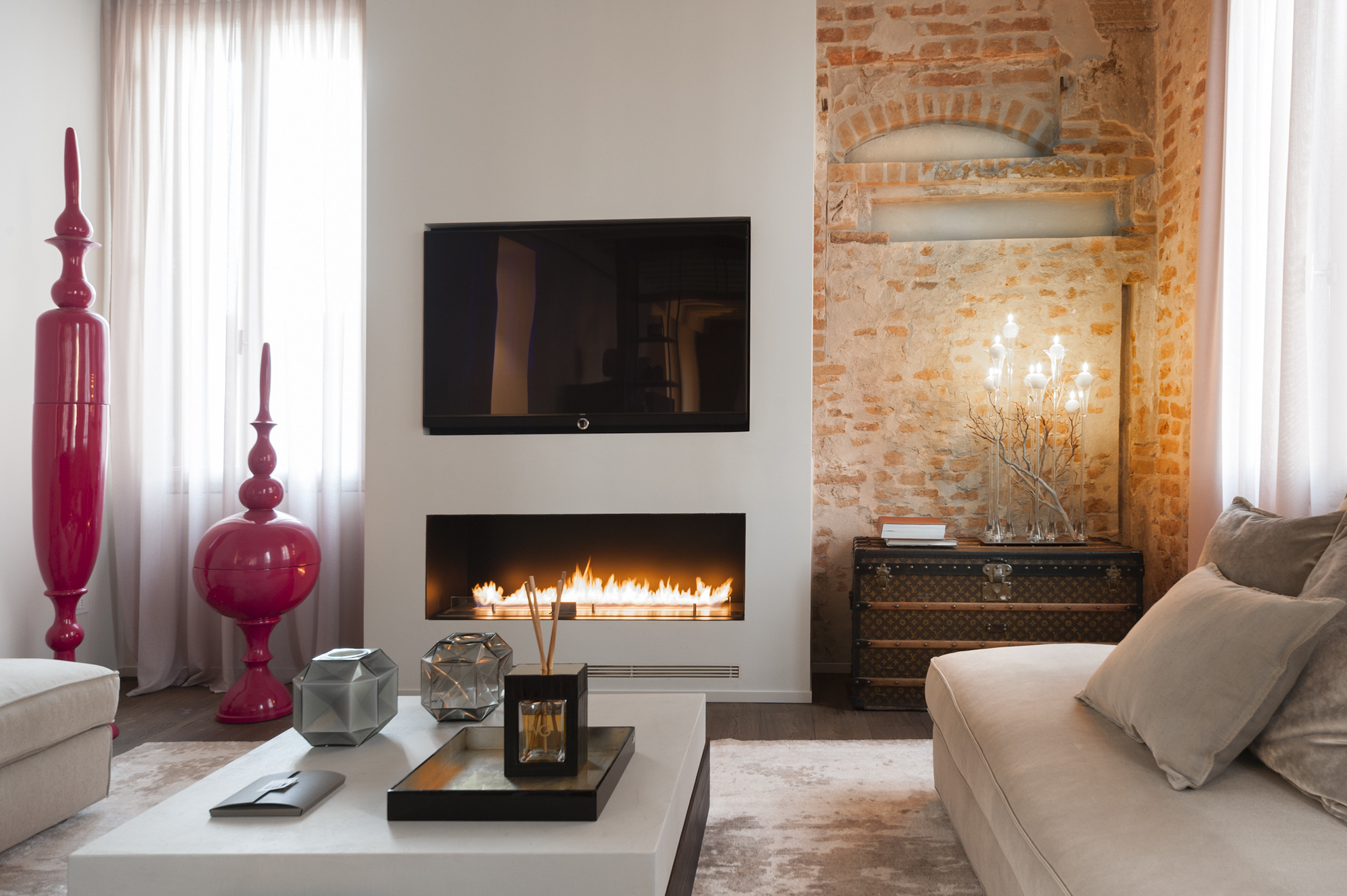 历史韵味与现代设计交融的意大利公寓-1