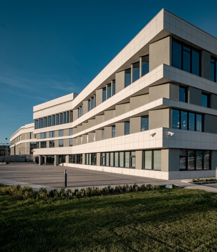 嵌于地形的活力中心——土耳其 Cankaya 大学体育中心-3