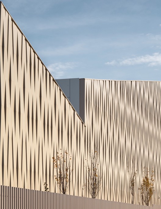 河景融入的卢塞纳市礼堂——灵活多用的空间设计-21