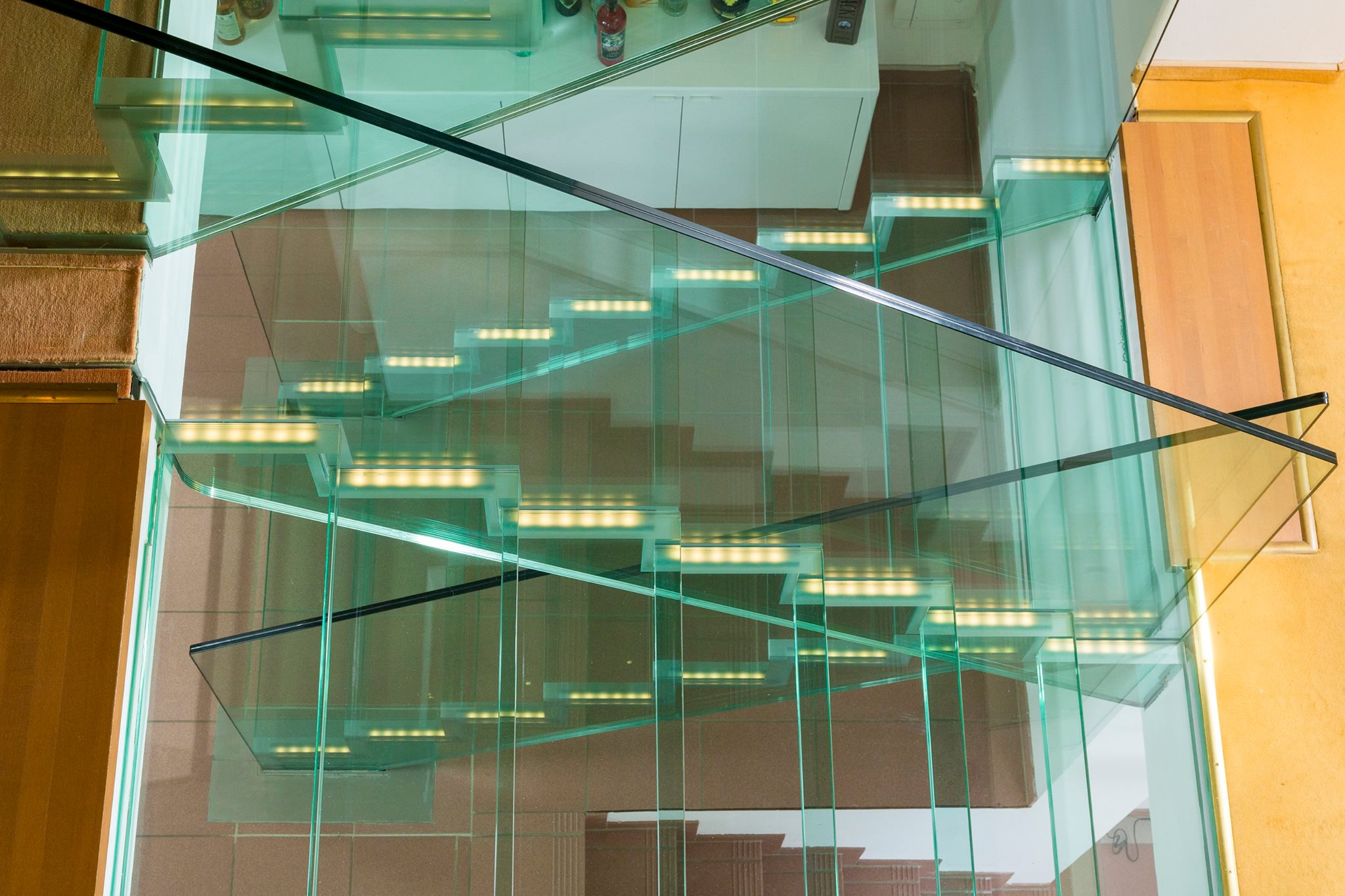 伦敦全玻璃楼梯住宅设计-2