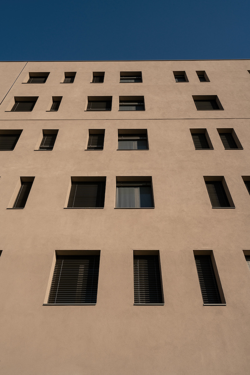 人性和谐绿意盎然的人文学府宿舍-18