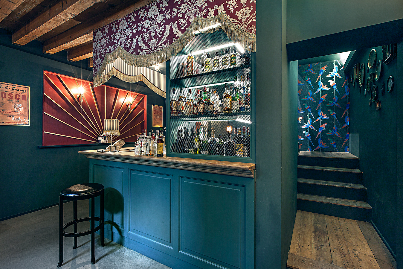 重塑城市中心古宅,打造梦幻般的酒吧空间-0