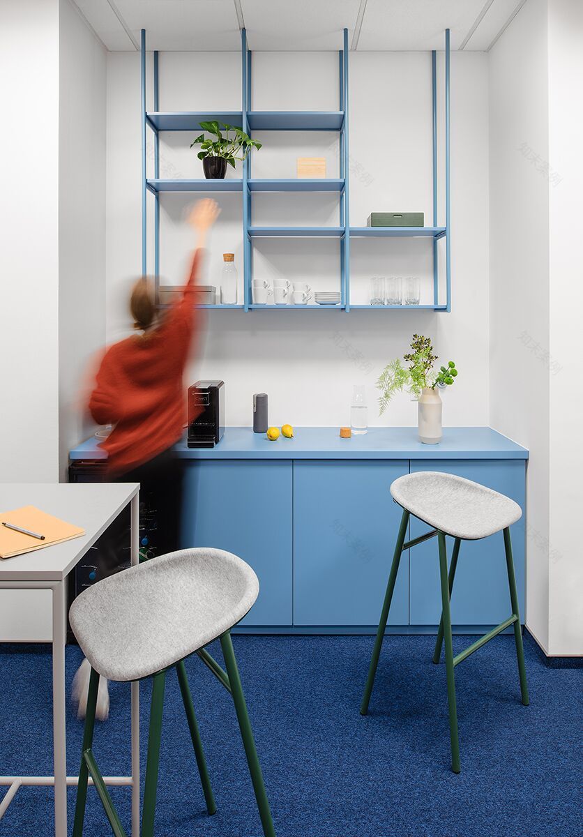 融合差异,彰显国际风范的 SAS 办公室设计-7