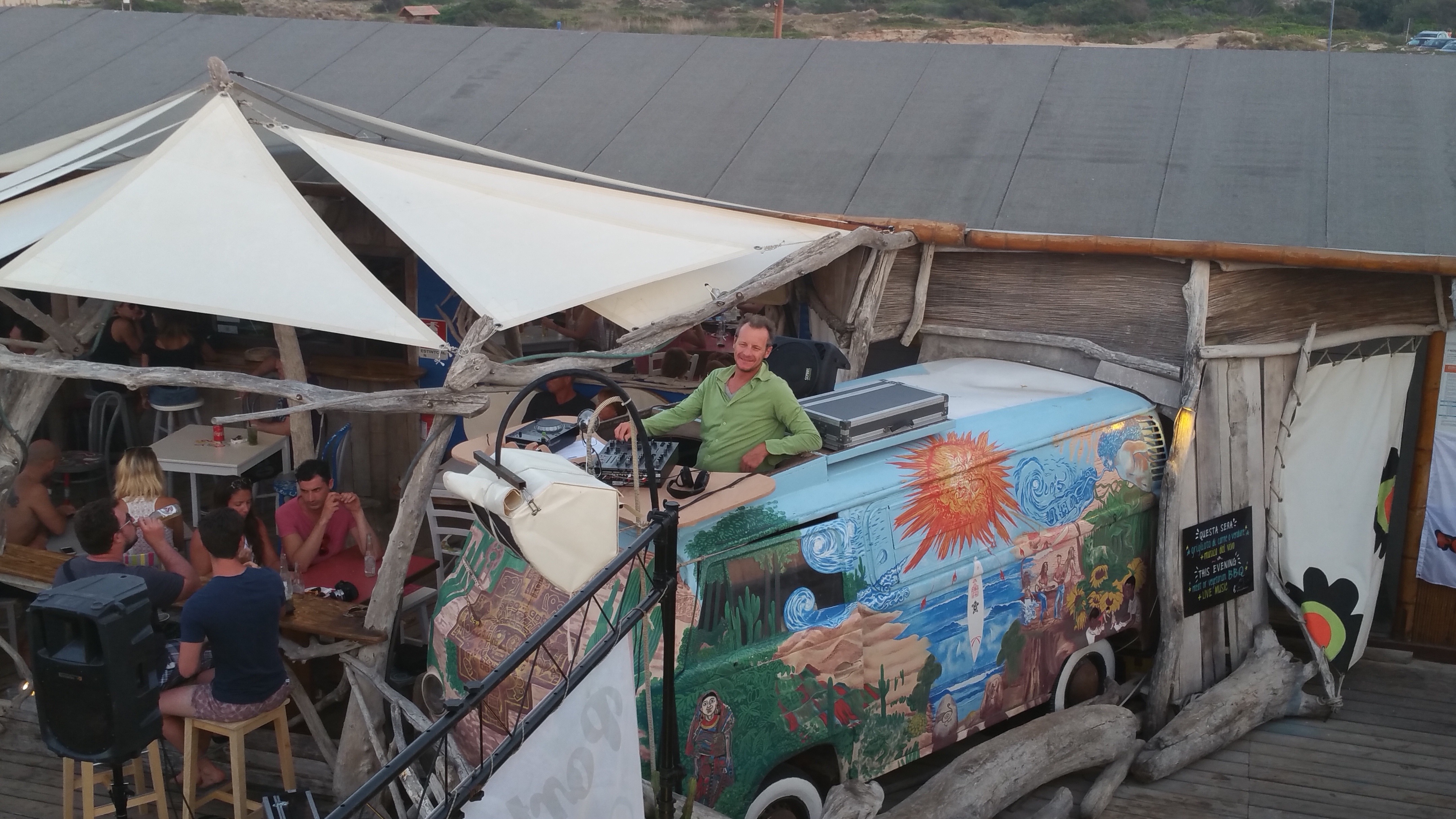 智能设计与艺术融合的意大利风情空间-1