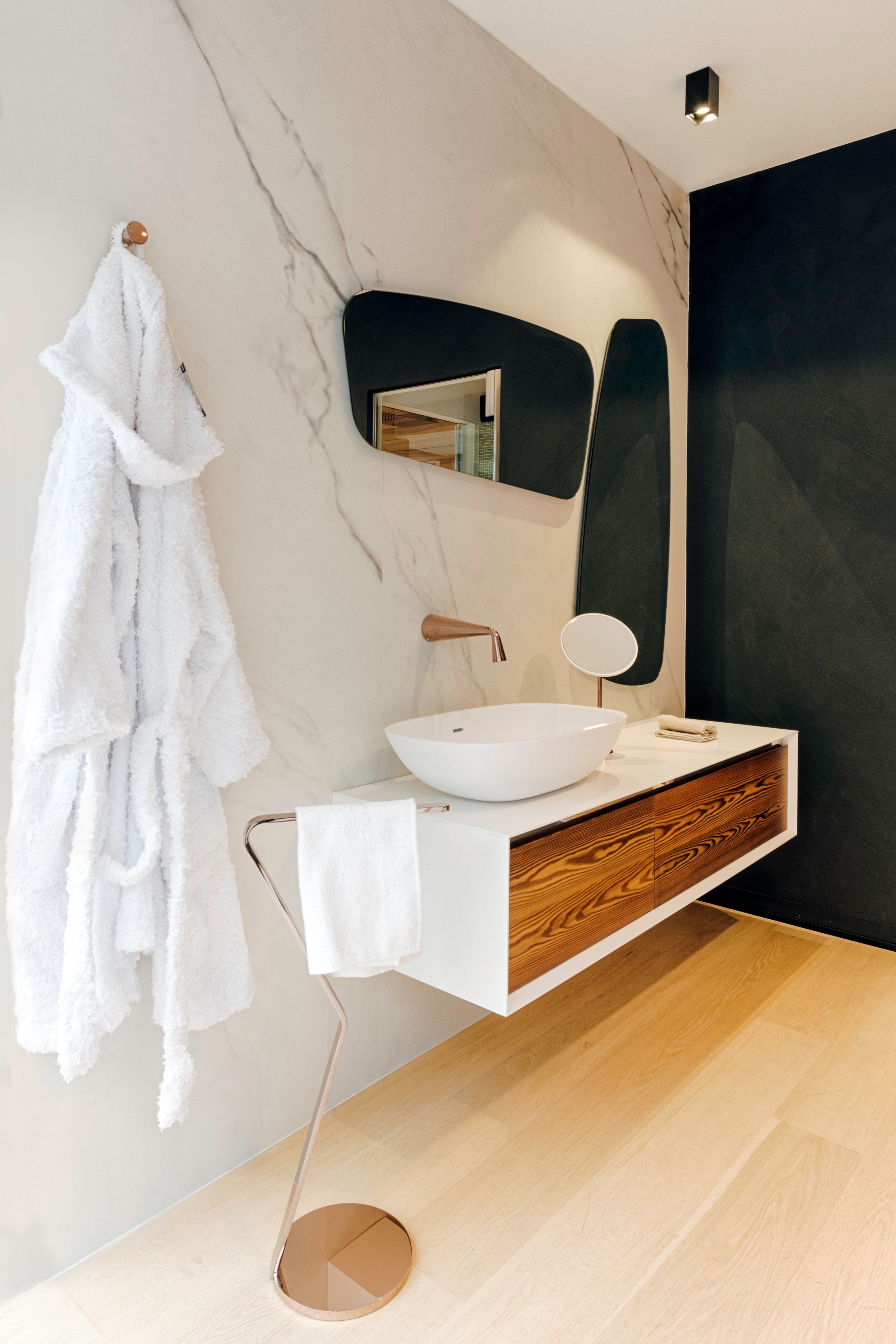 Akua Showroom 打造现代卫浴空间，自然元素与功能的完美结合-11