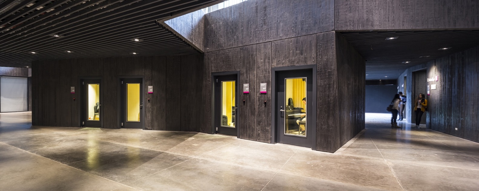 波哥大杰弗里亚大学艺术学院新建筑,城市与自然交融-53