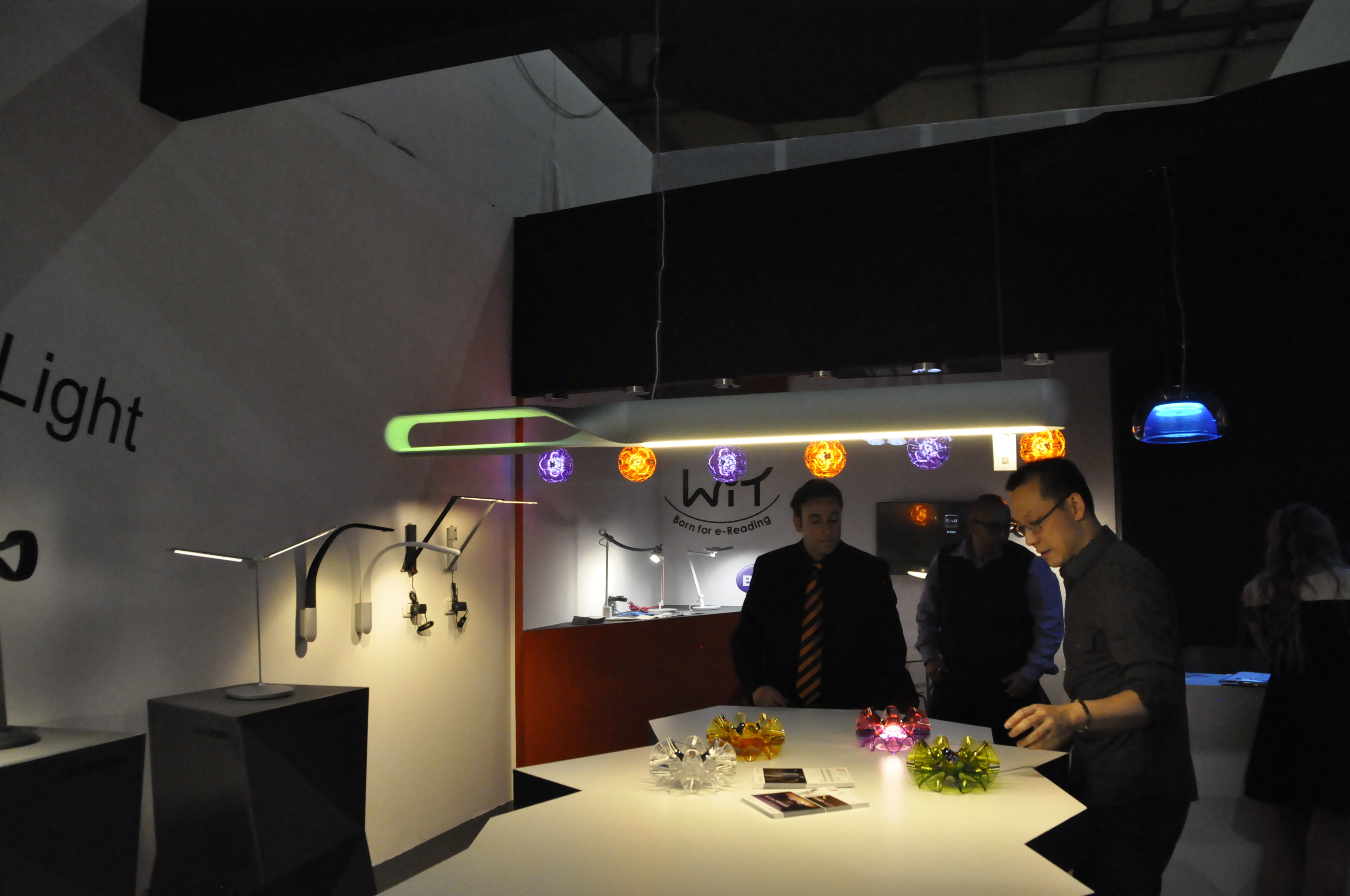 2017 年欧洲灯具展 QisDesign 展位设计-0