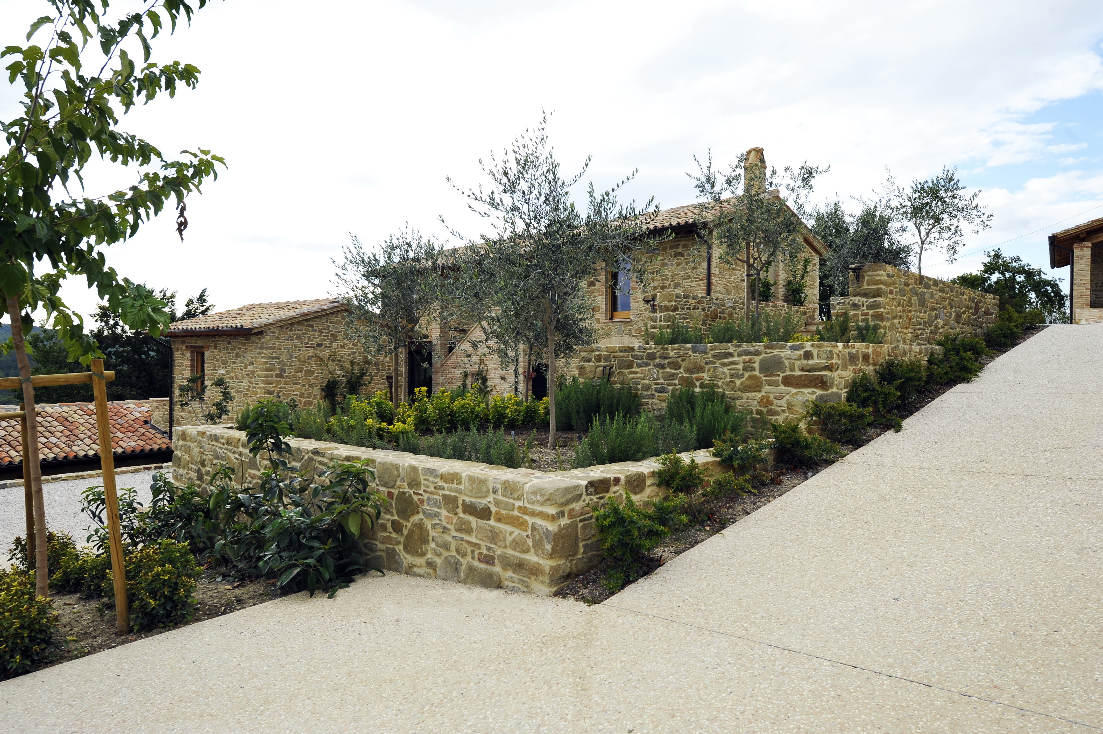 融合历史与当代的 12 世纪意大利古堡改造-1