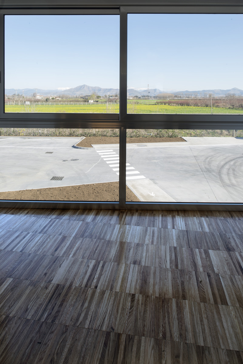 意大利南部工业遗址中的创意办公室-17