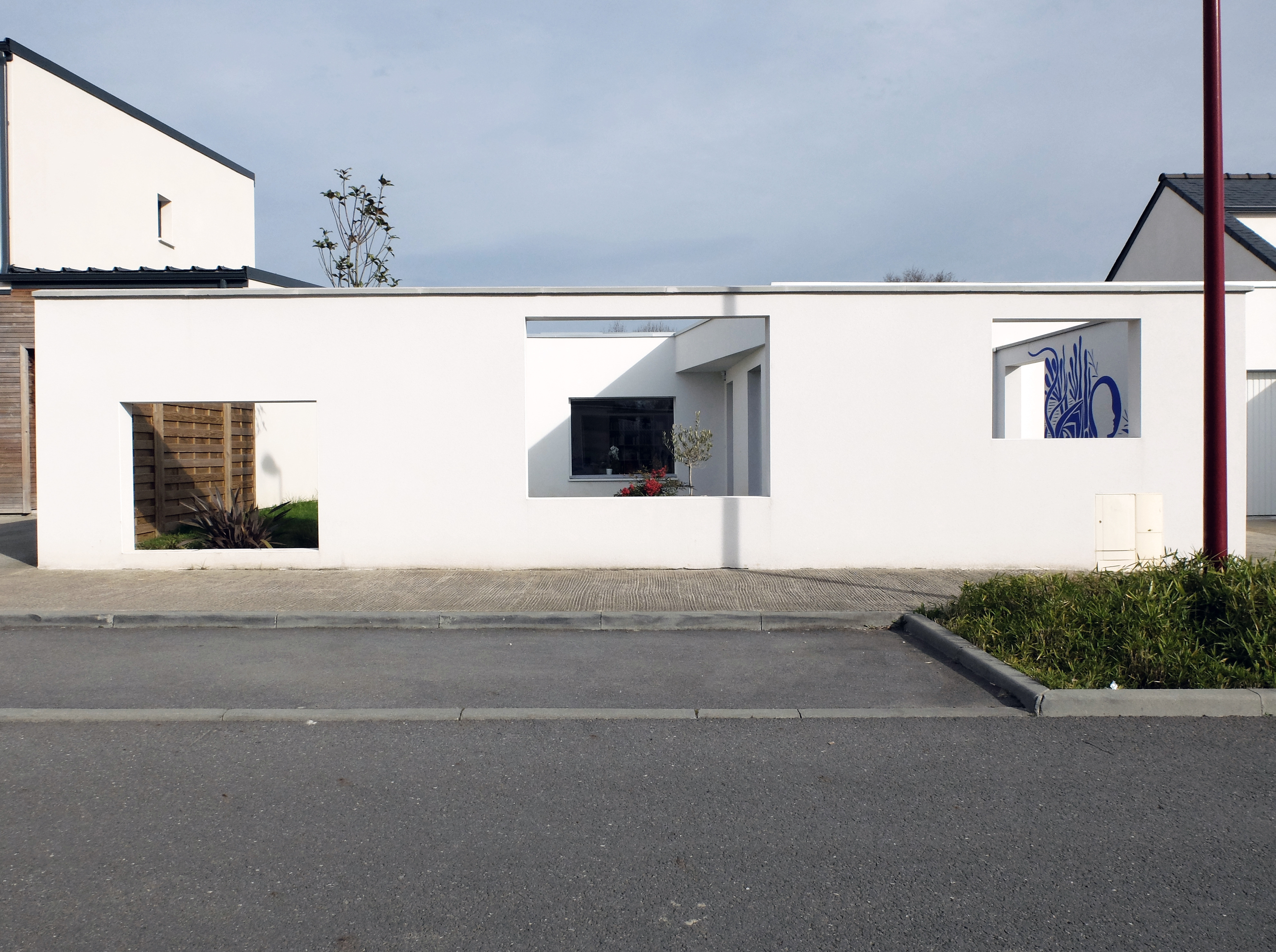 现代简约家居，光影与隐私的和谐共生-2