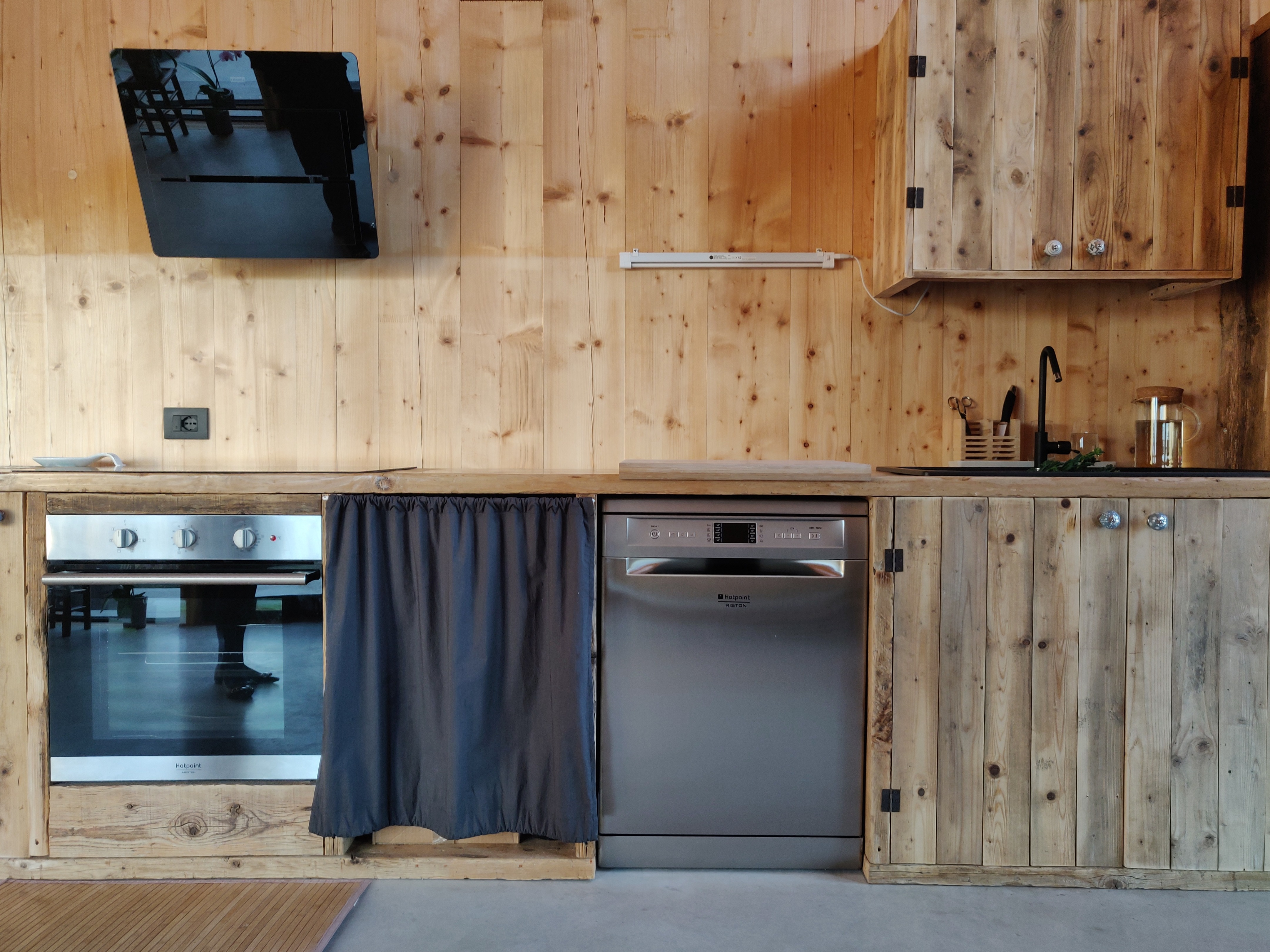 湖畔 V 型木质住宅-9