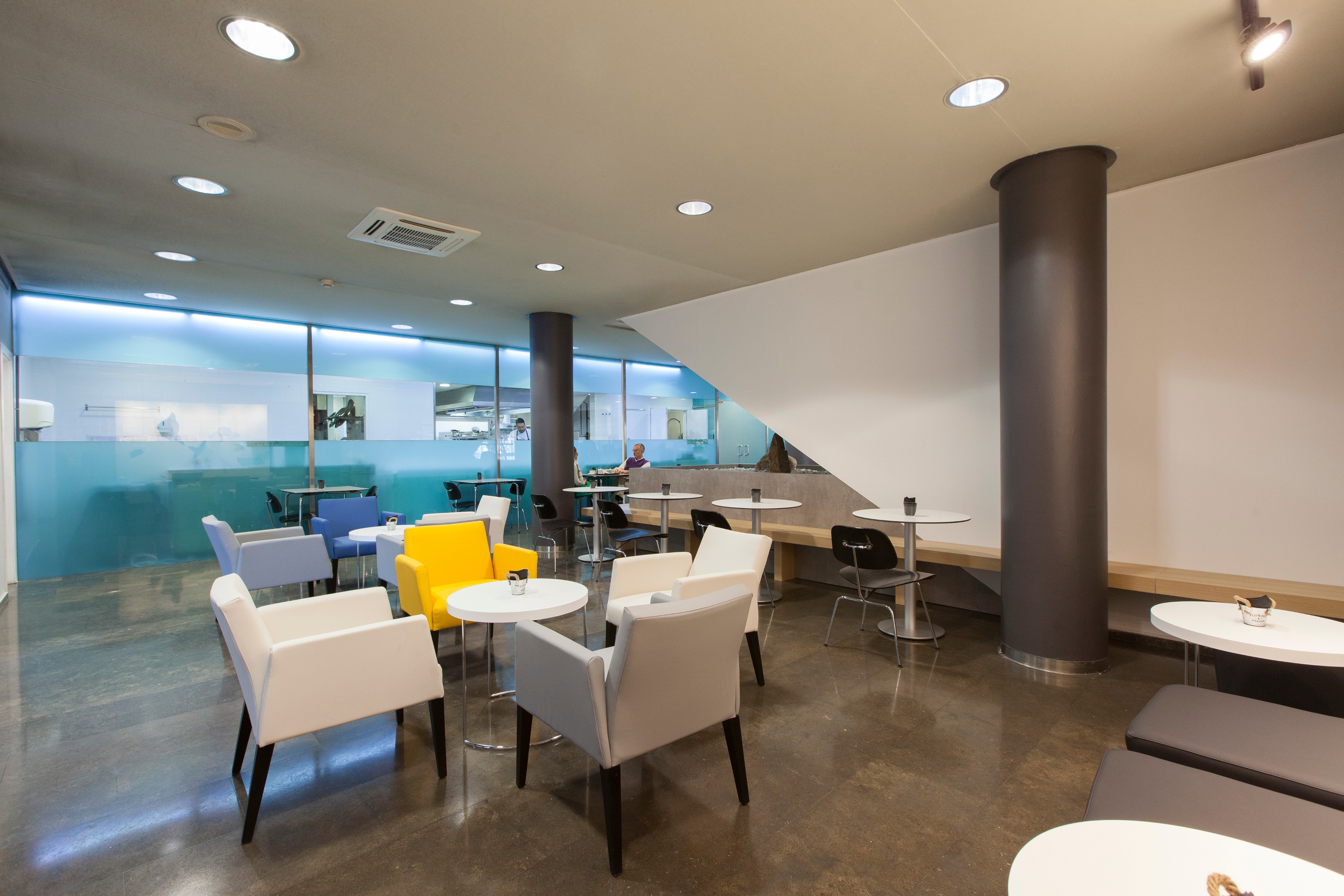 IVAM 咖啡厅 · 现代艺术与设计的完美融合-3