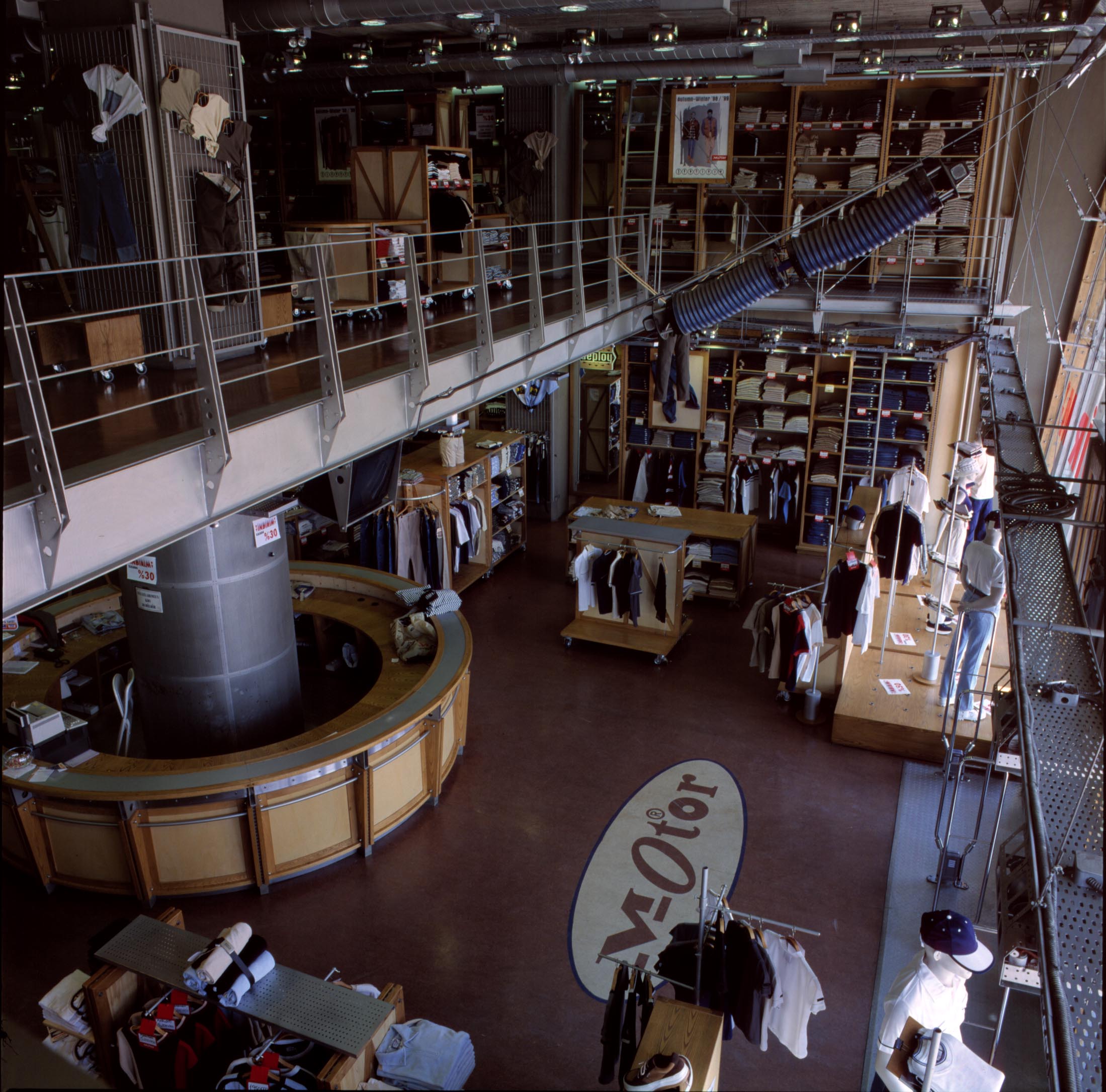 1997 年摩托牛仔裤店概念设计-14