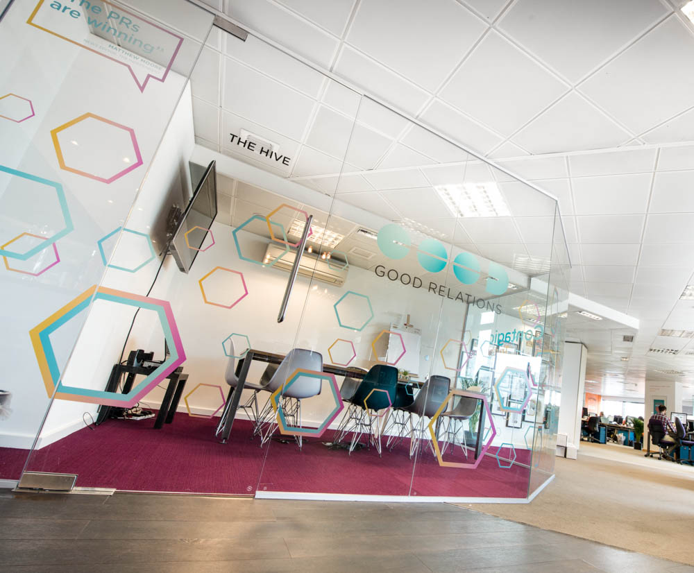 打造灵动办公环境,Good Relations 的玻璃会议室内装设计-14