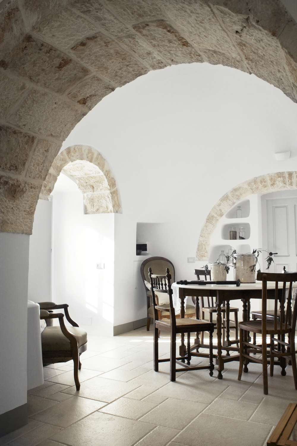 意大利古堡翻新,打造独特民宿体验-0