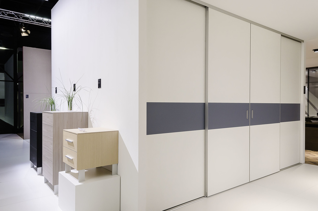 黑色调玻璃隔断打造现代复式公寓-31