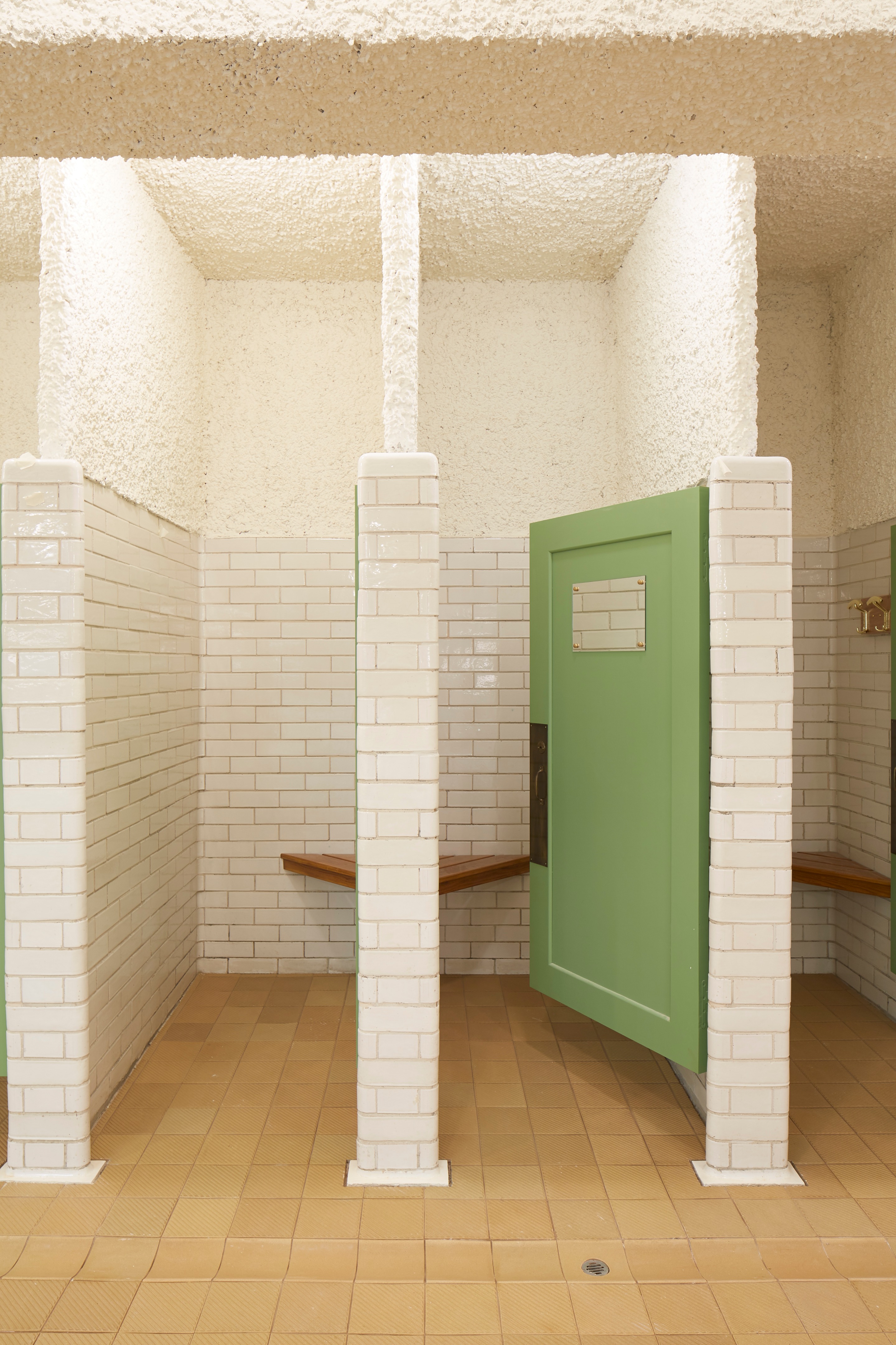 巴黎历史建筑泳池的现代复兴-5