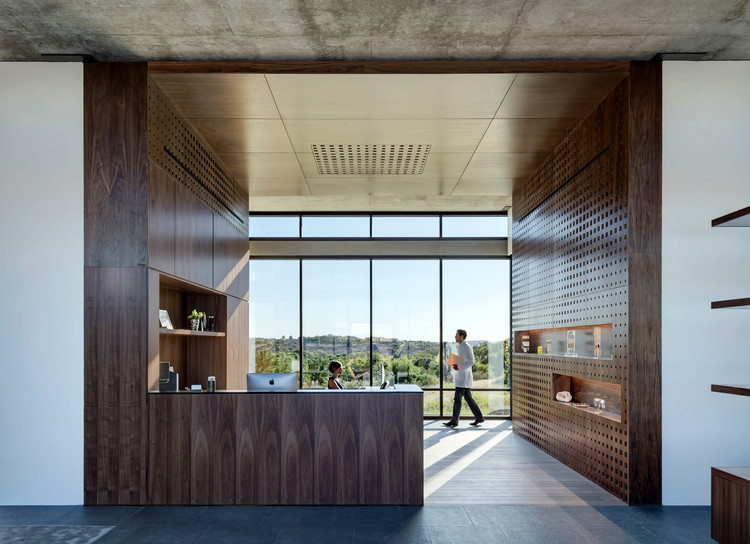 德州西 lake 皮肤病学大理石瀑布诊所——温馨舒适的医疗环境-13