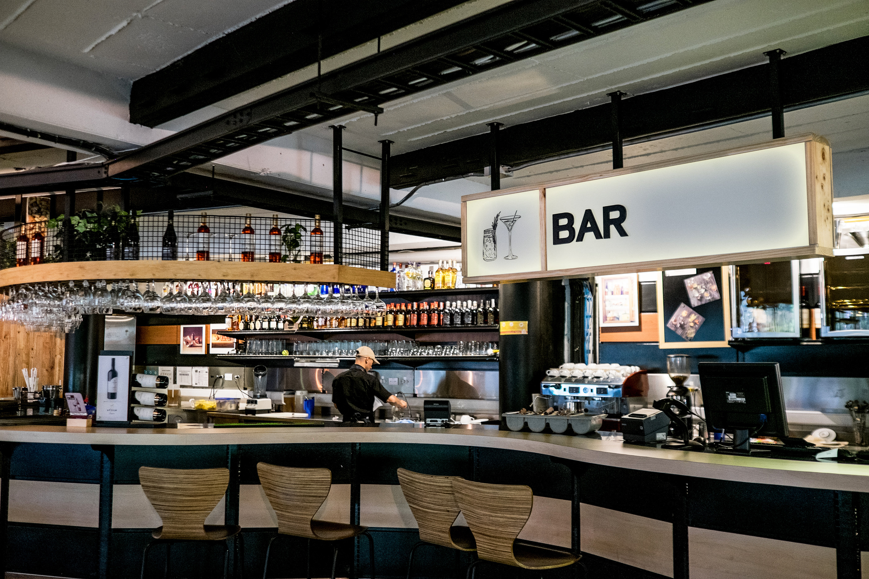 哥伦比亚 Casablanca 餐厅翻新设计 | 多样风格统一标识-10