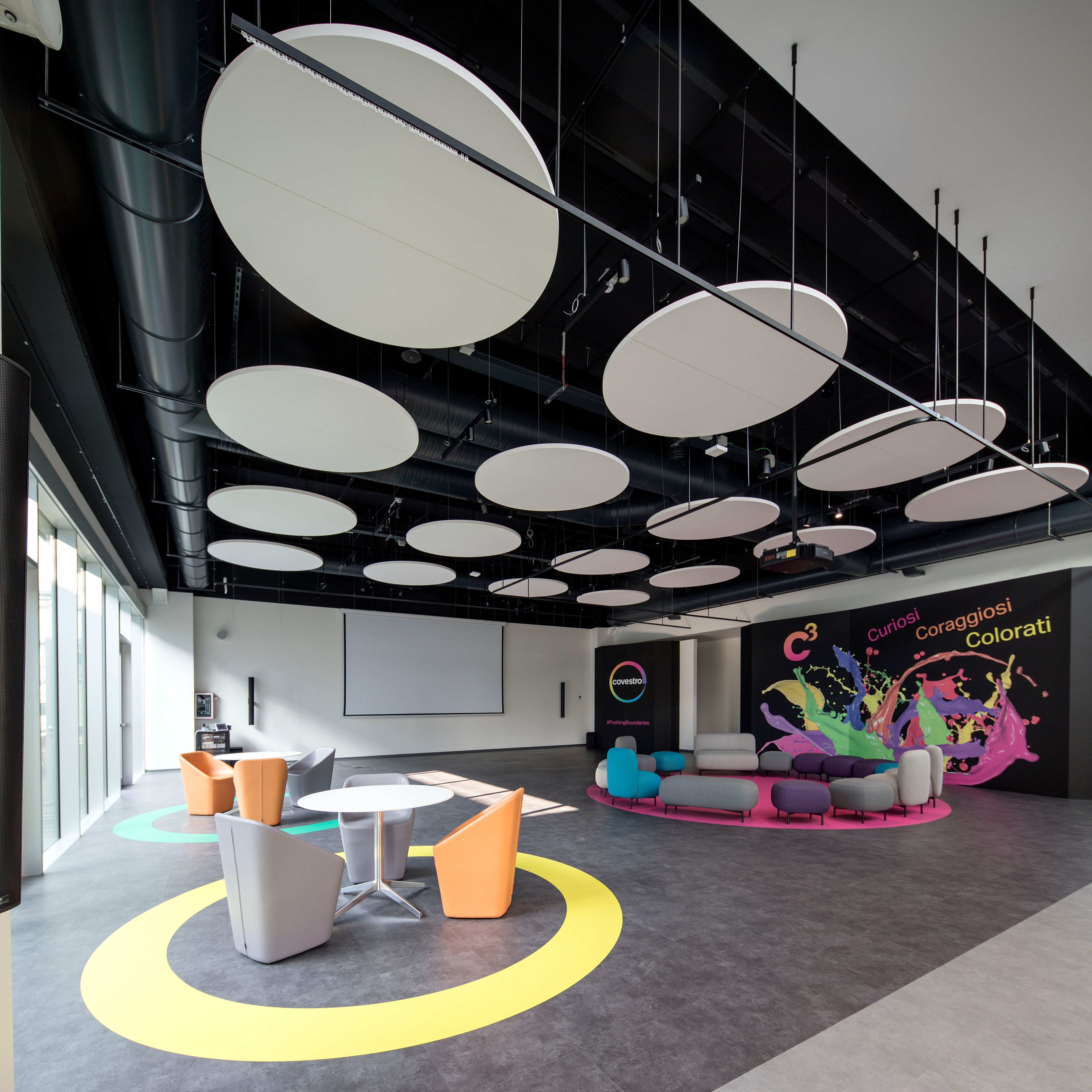 意大利 Filago 总部大楼，双高玻璃连廊与绿意花园的设计魅力-4