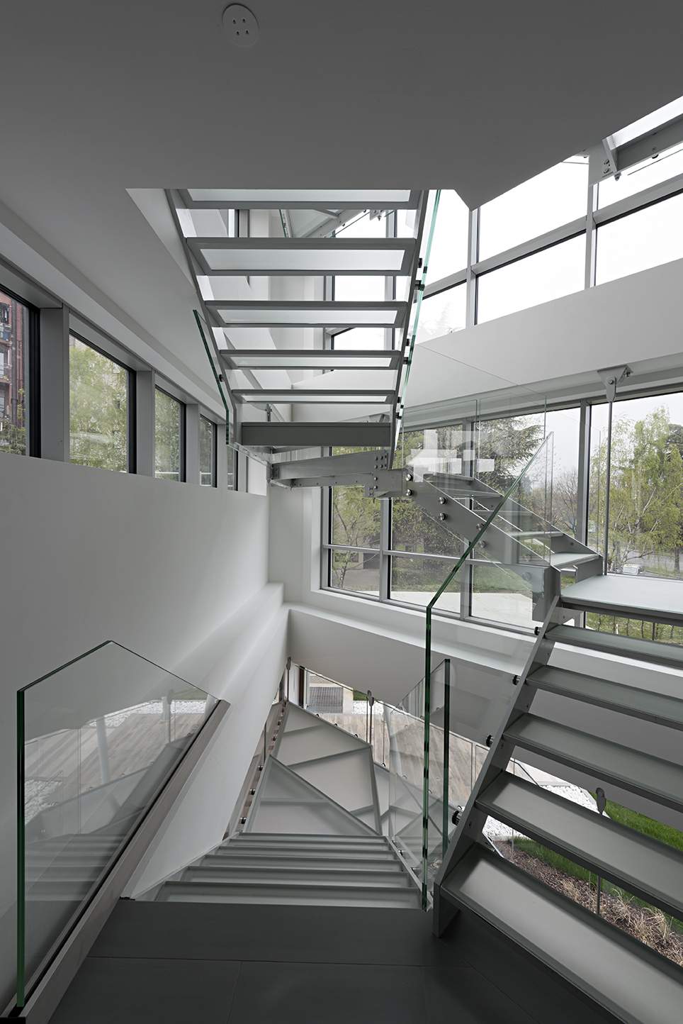 重塑办公空间典范 · 米兰某办公楼翻新-17