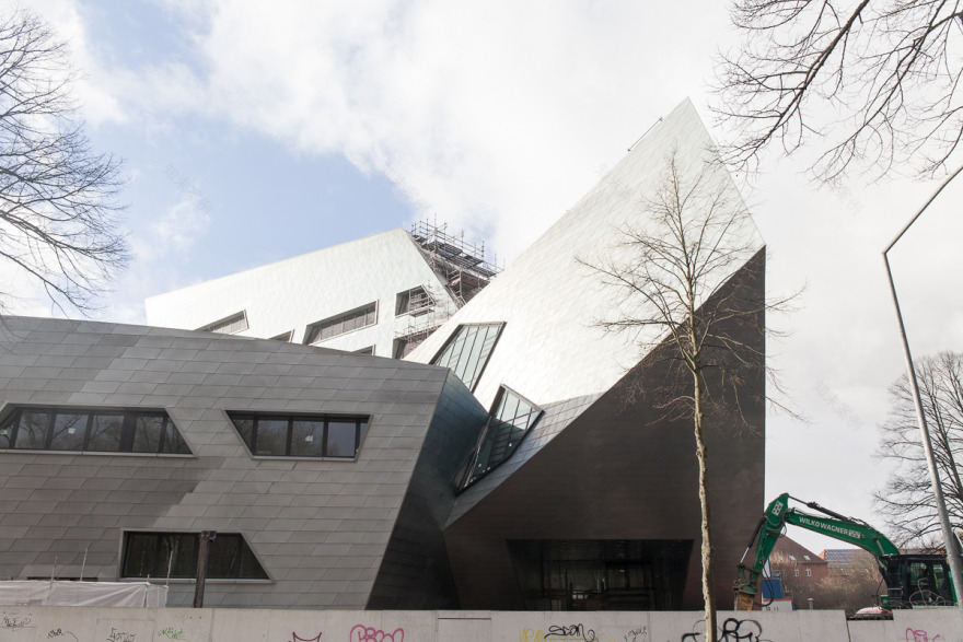 Durham 大学新 Ogden 中心 | 螺旋形木质立面与可持续设计的完美结合-28