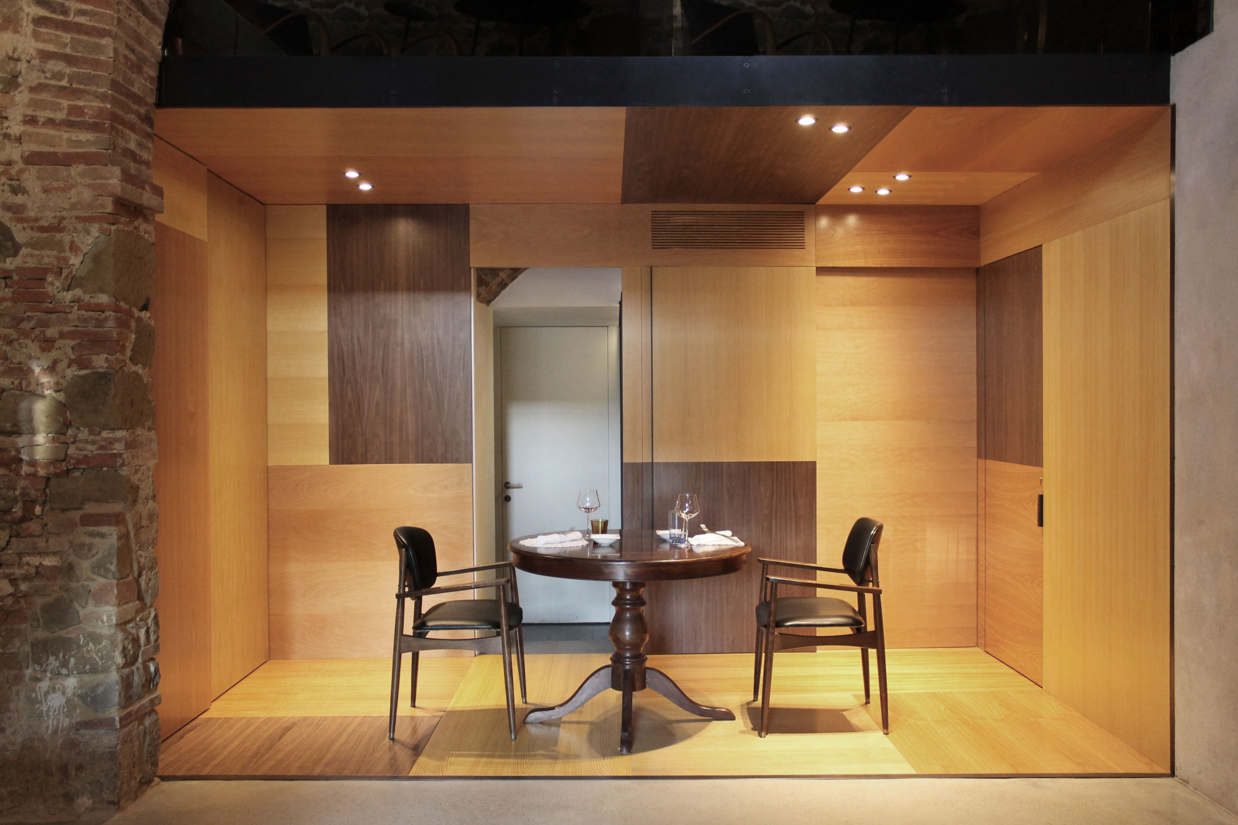 历史与当代交融的意大利餐厅设计-22