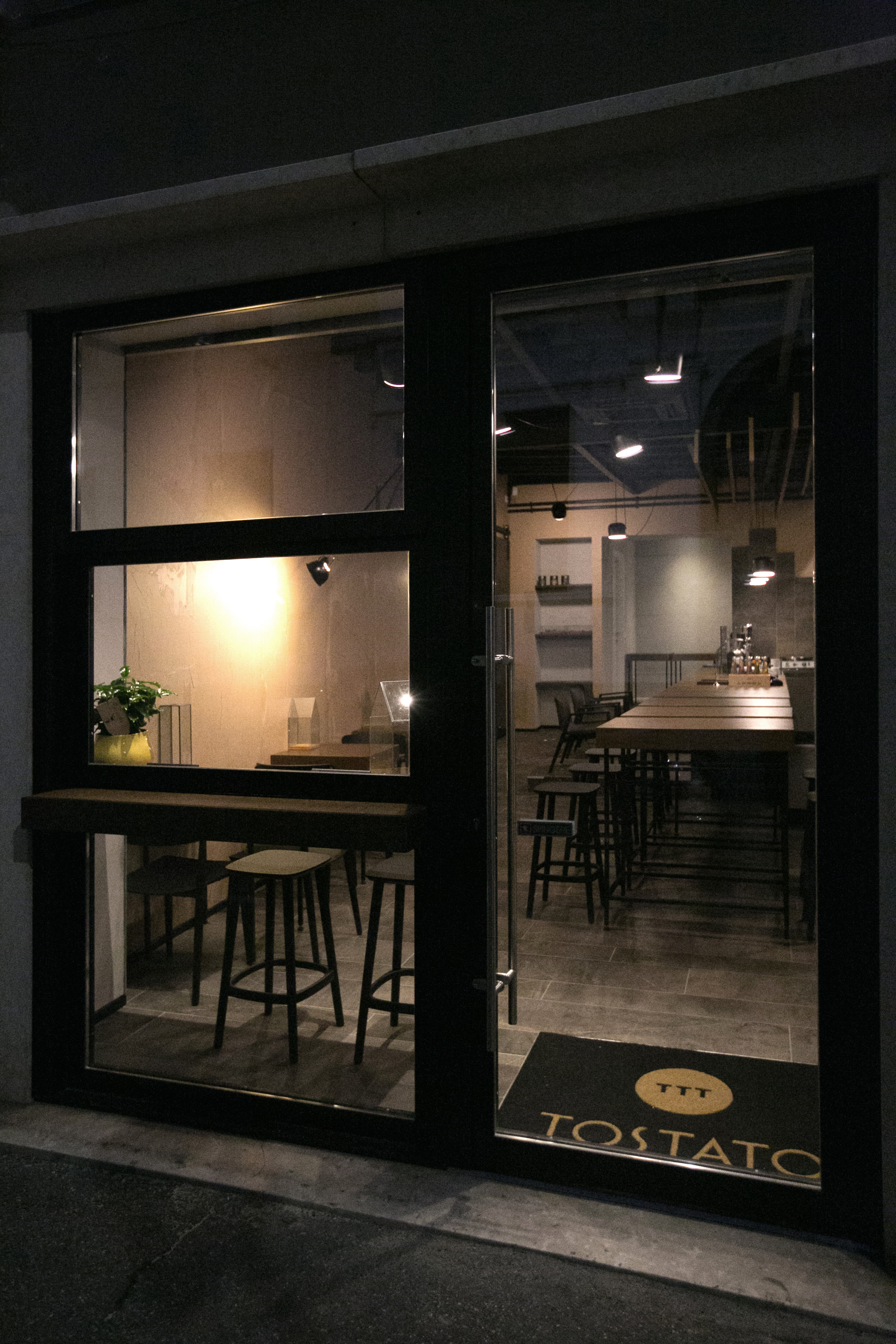 意式咖啡馆室内设计 · 精致烘培展示空间-1