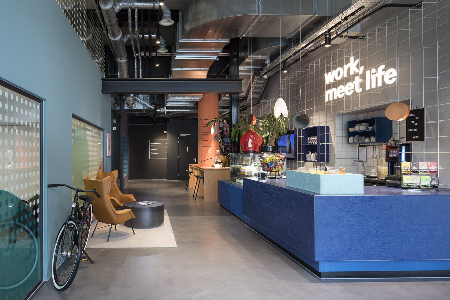 Amsterdam 地标建筑变身创意共享办公空间-22