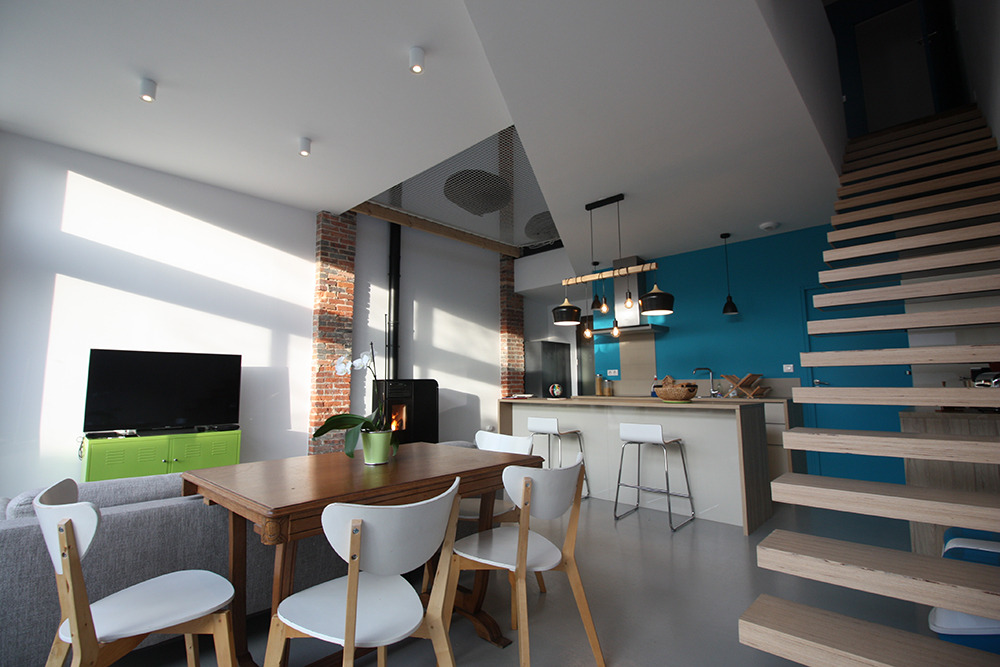 2017 年改造完成的古旧车库住宅-1