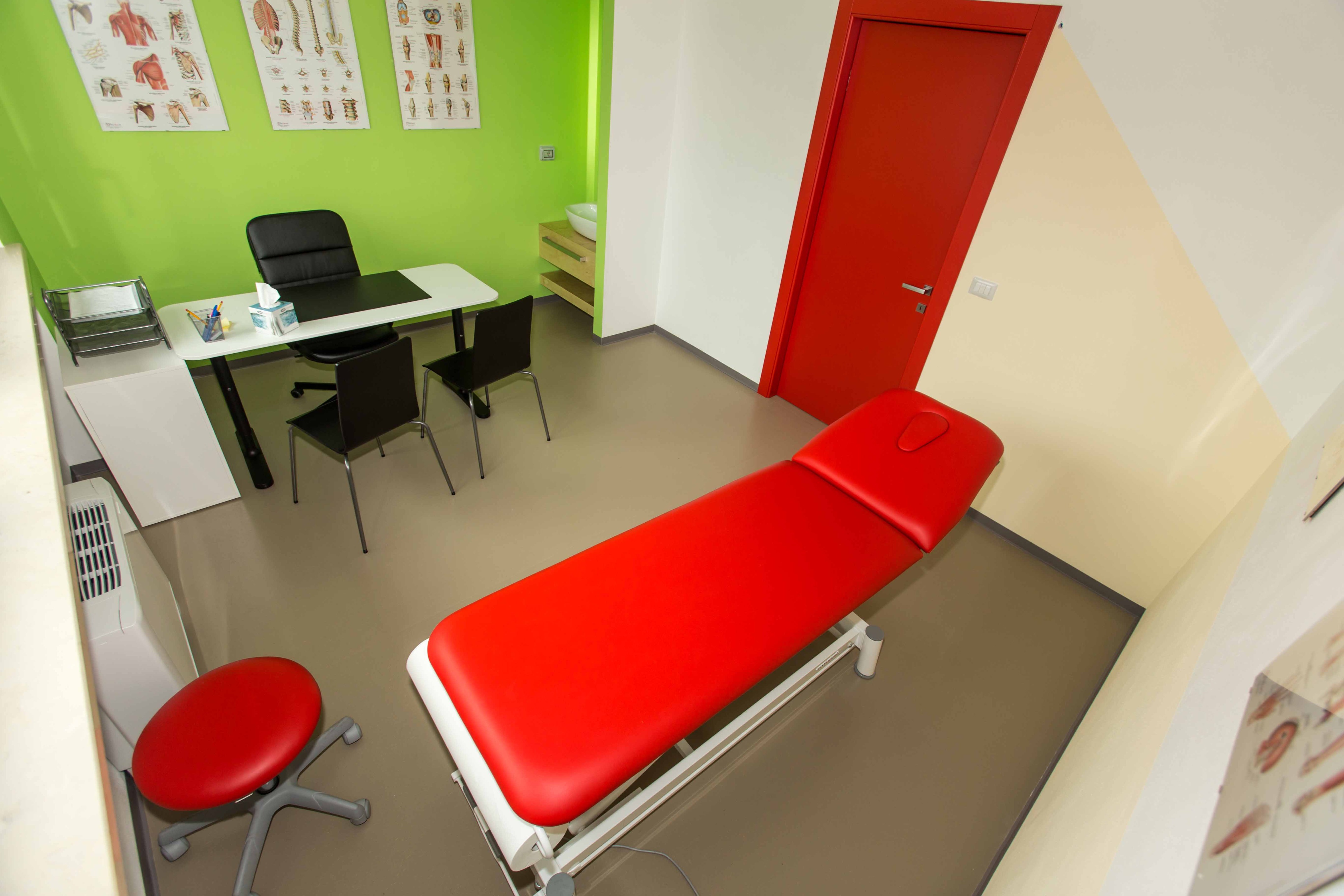 和谐均衡 | 多功能运动医疗中心设计-22