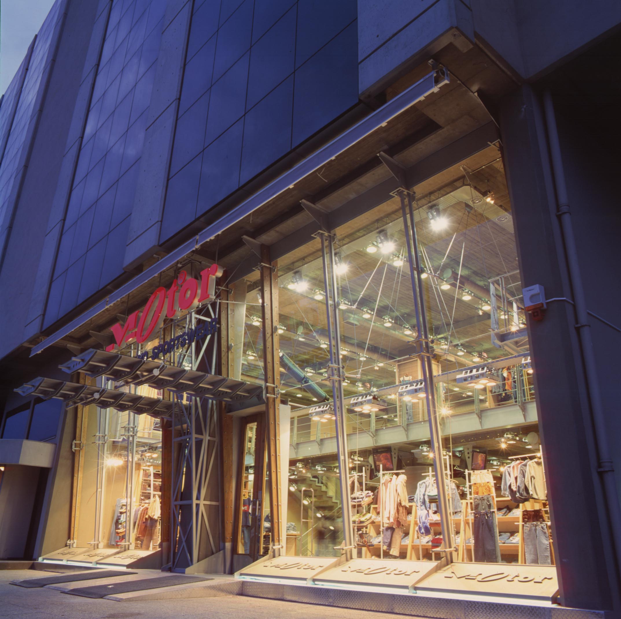 1997 年摩托牛仔裤店概念设计-3