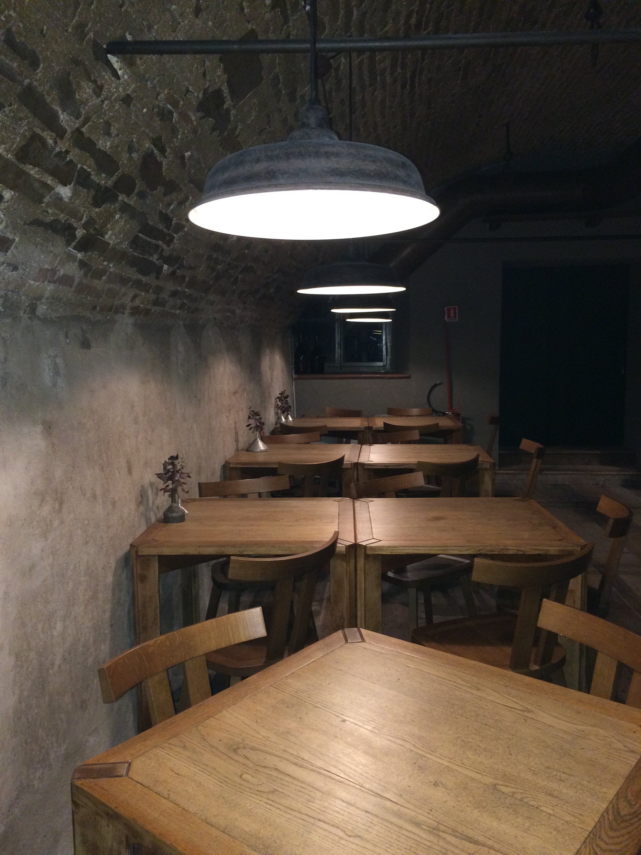 地窖酒吧“Dal Lendar”的复古与现代融合设计-14