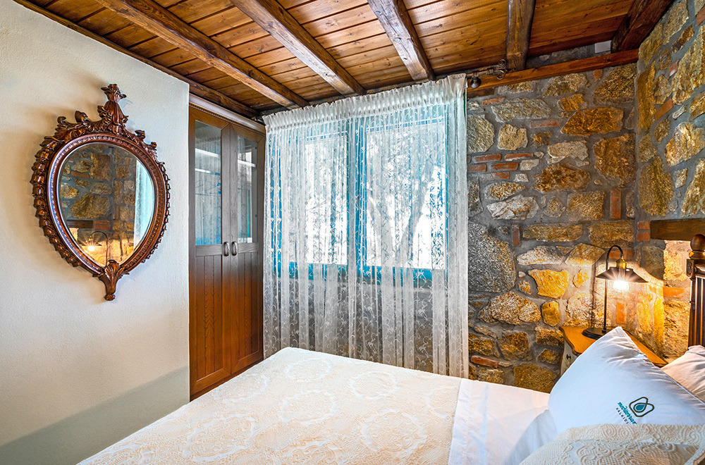 森林海景中的石筑豪华套房-19