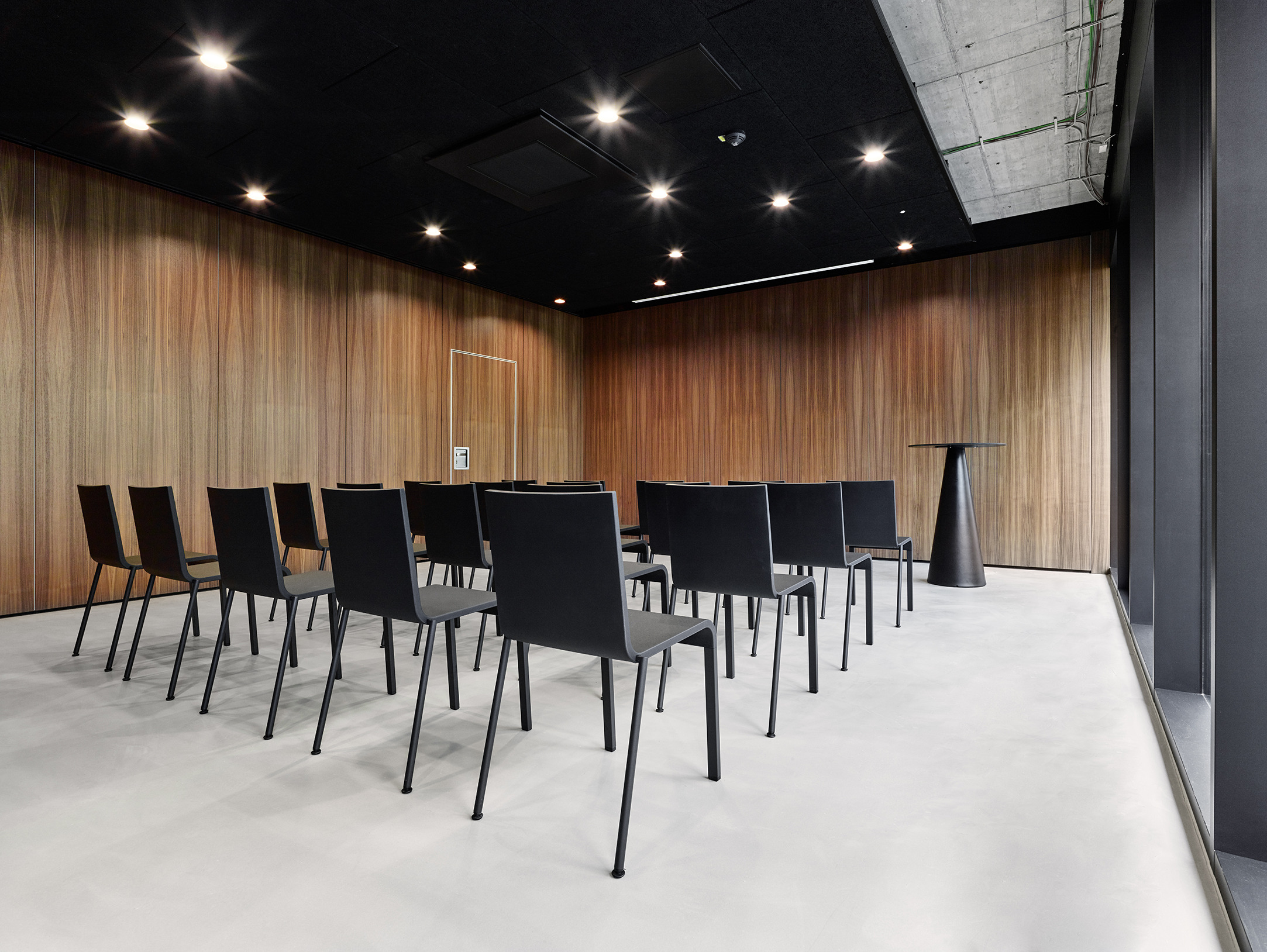 2017 年完成的办公室室内设计案例-3