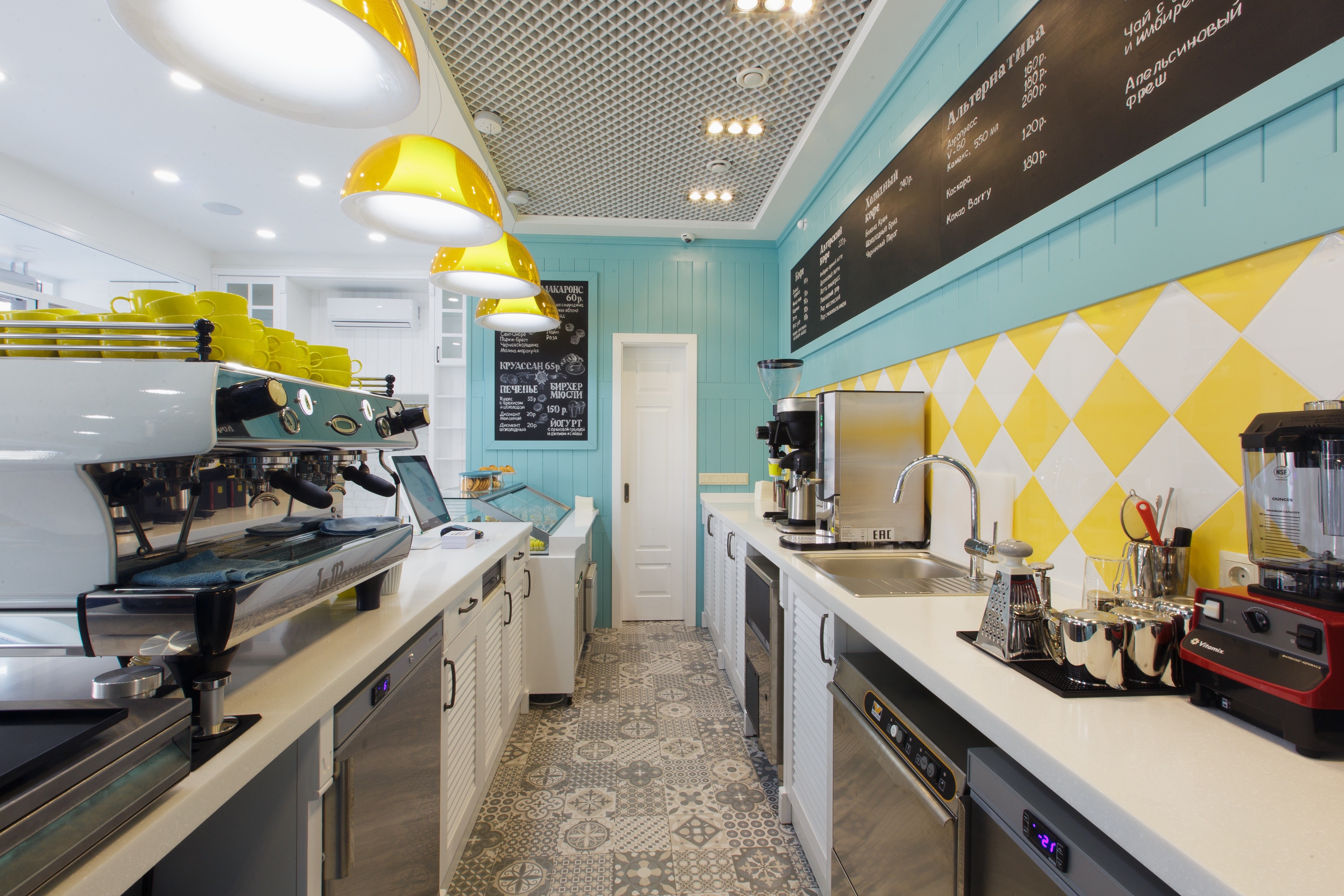 温馨简约,Omsk 城市中心的"Le Marc"咖啡厅-11