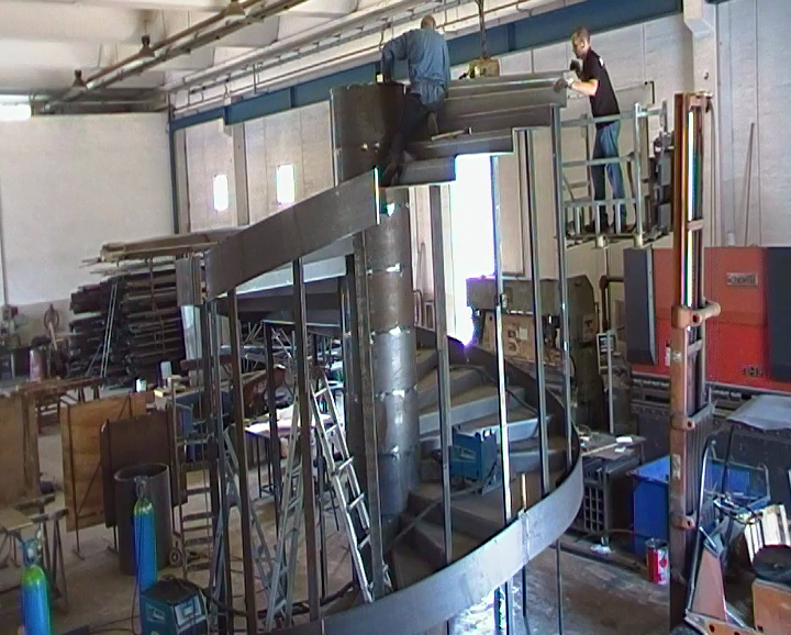 微软米兰新总部螺旋楼梯设计-34