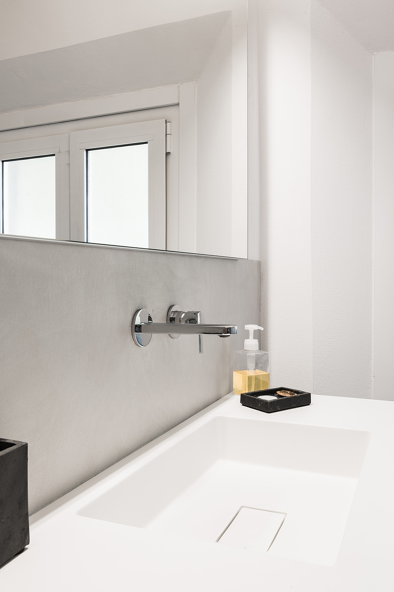 绿意盎然的历史建筑顶层公寓改造-13