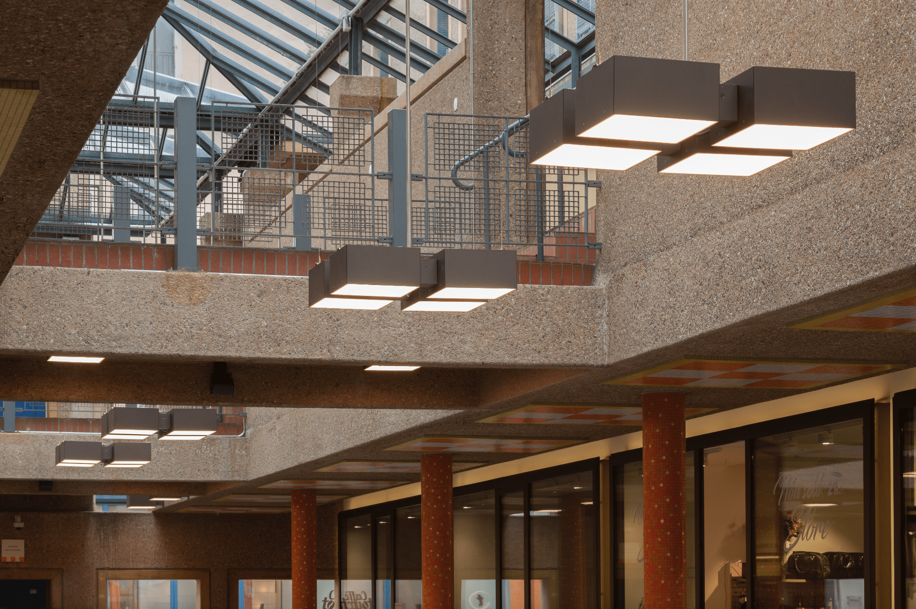 定制照明为卢加诺购物区增色-1