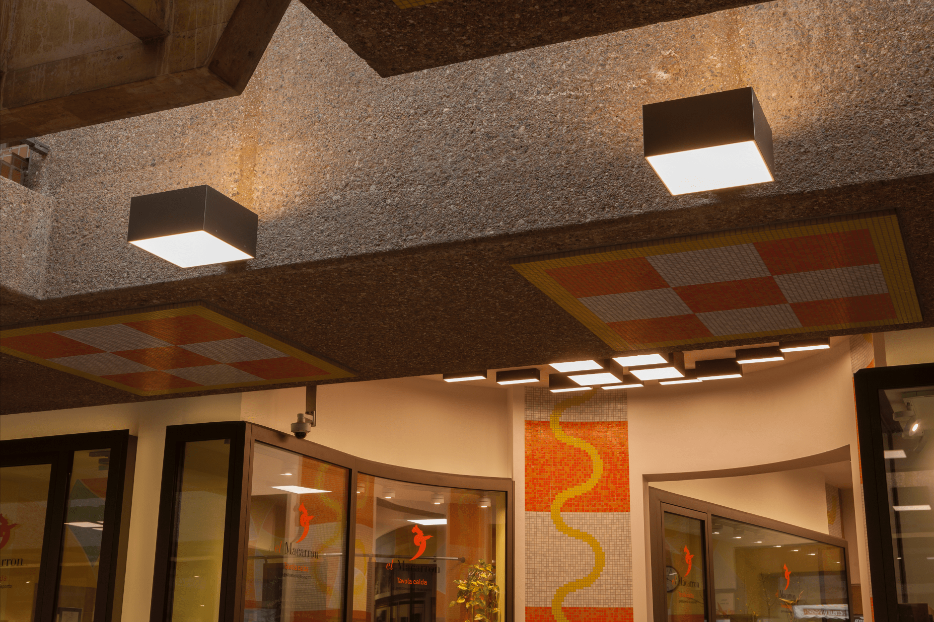 定制照明为卢加诺购物区增色-2