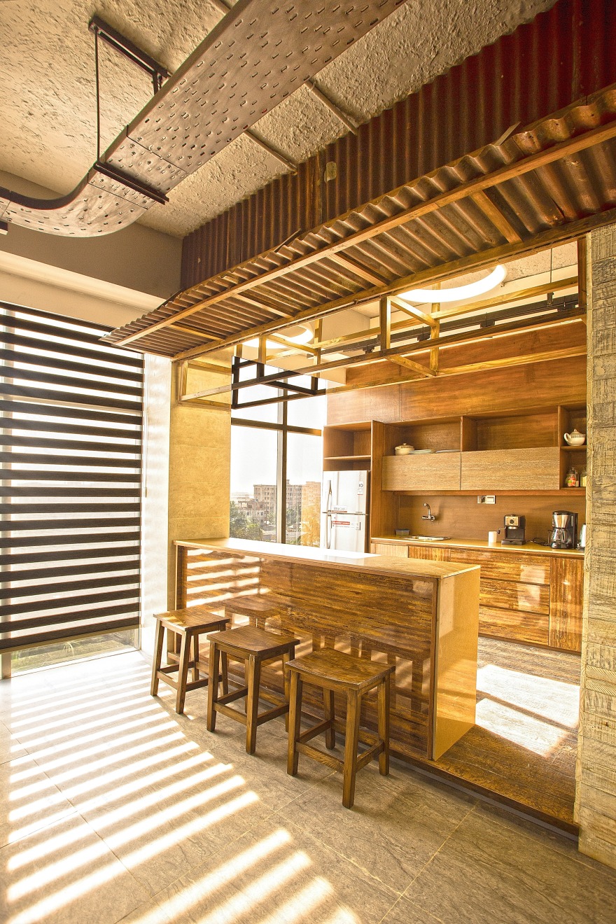 2017 年完成的工业风时尚展示厅室内设计-17