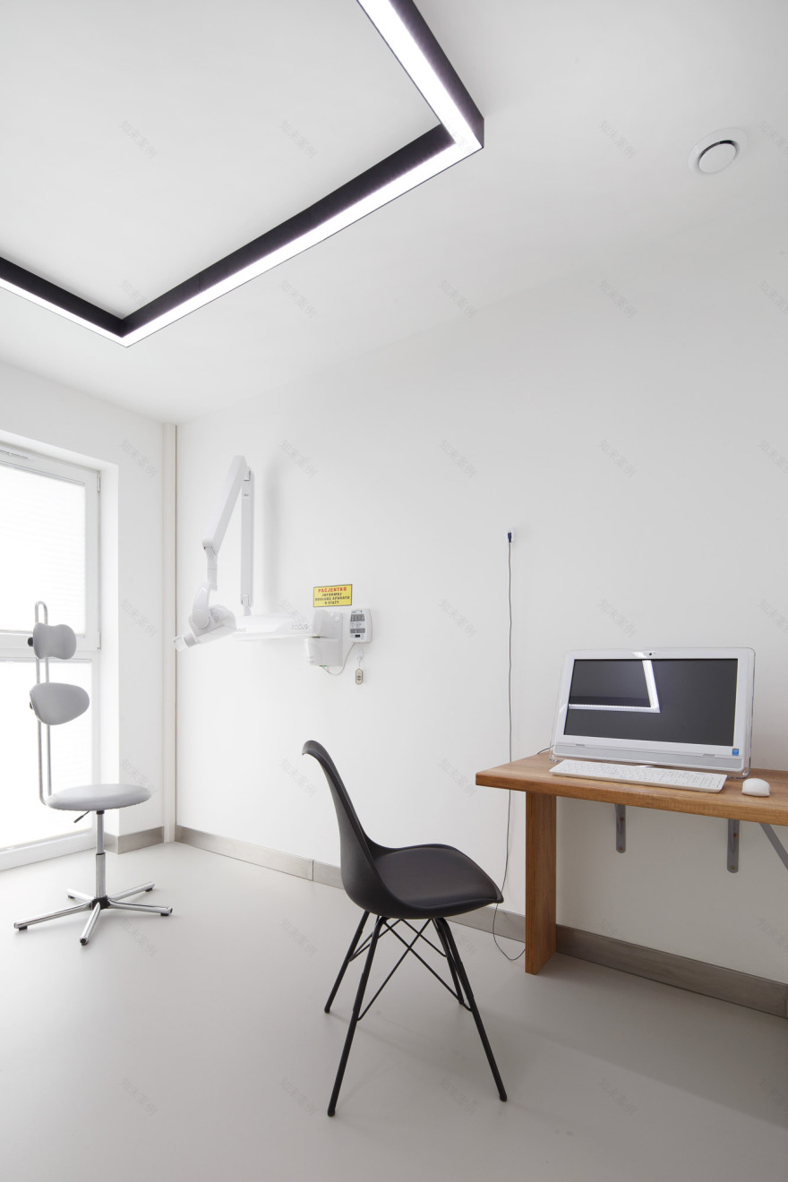 波兰卡托维兹牙科诊所室内设计-9