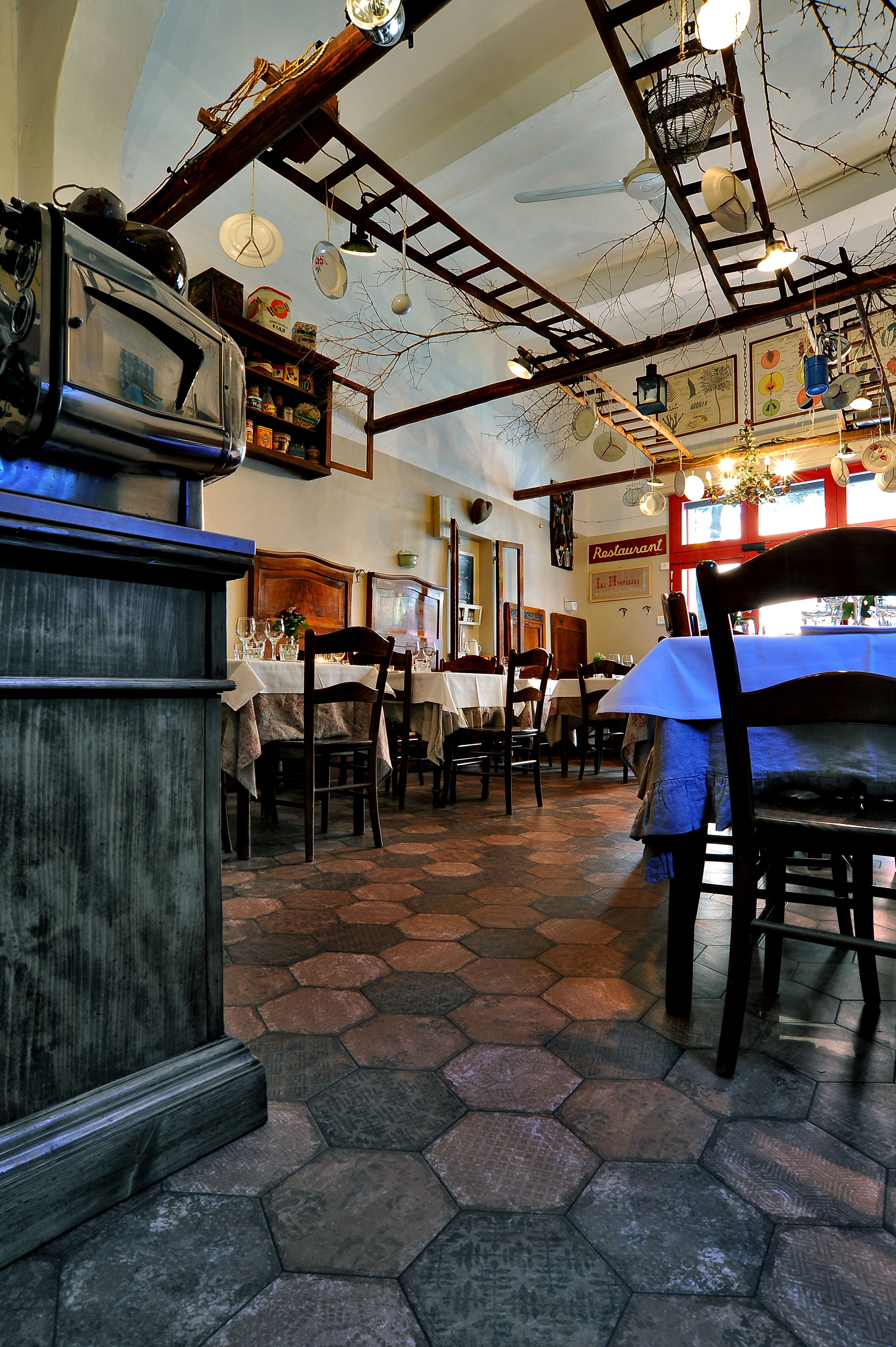 意大利风情浓郁的博洛尼亚 Bricklane 风格餐厅-7