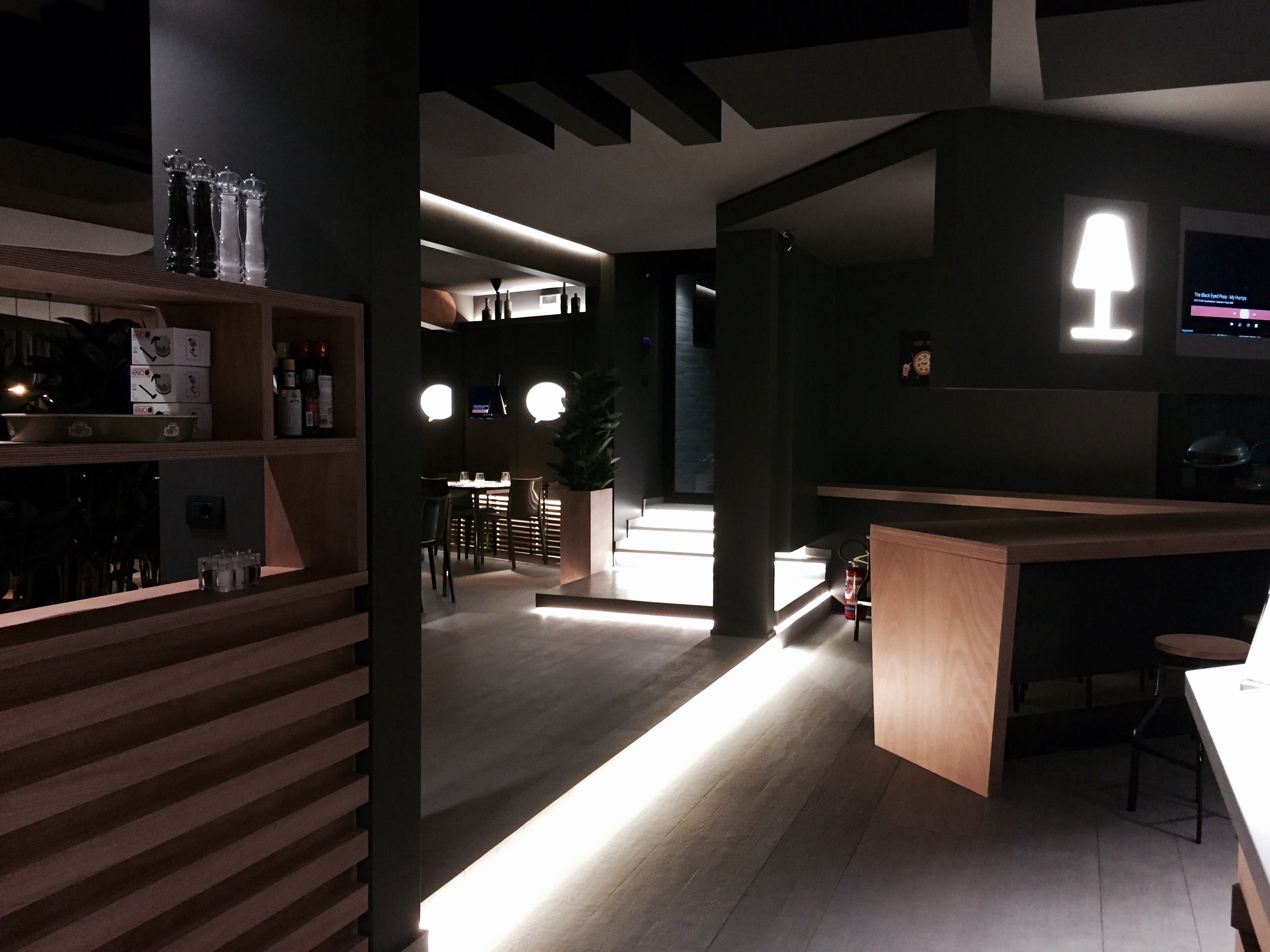 2016 年完成的 QUATTROCHIACCHIERE 咖啡餐厅设计-15