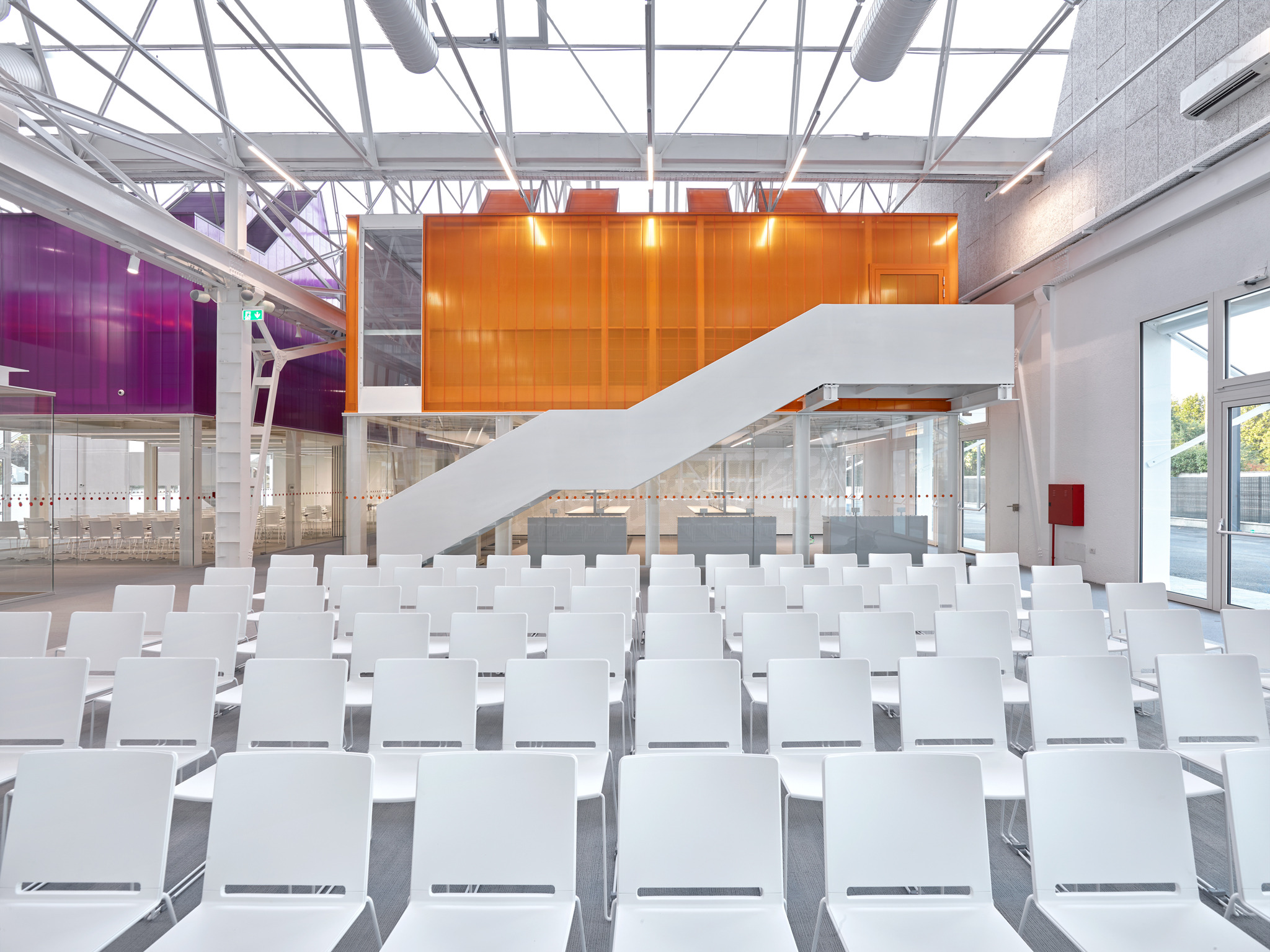 "Multi"椅点亮 Golinelli 文化中心-27