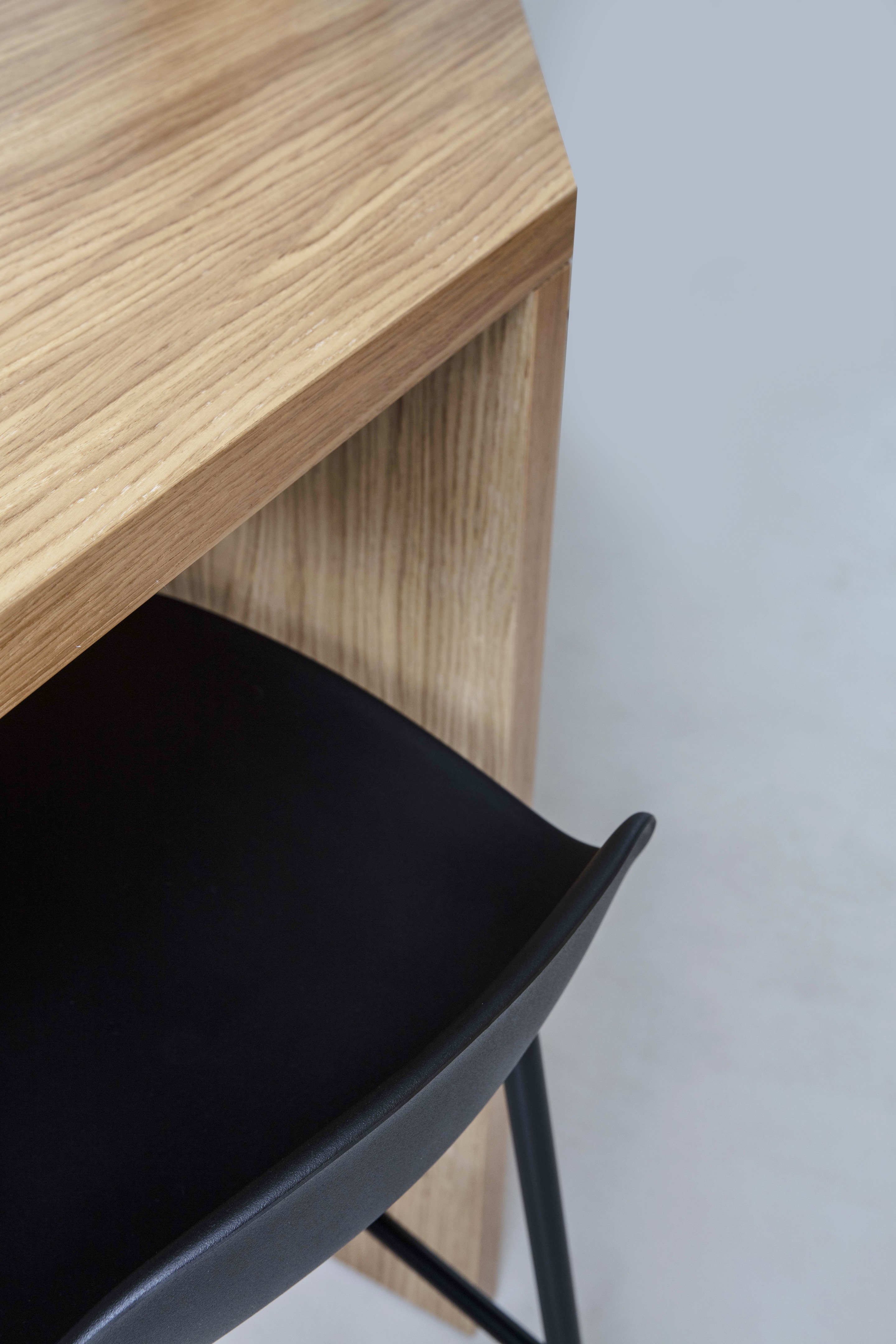 双层悬浮空间的现代城市小公寓设计-27