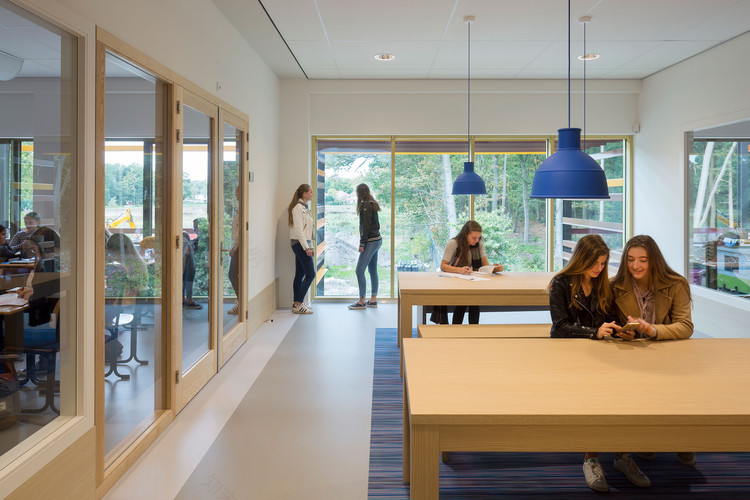 荷兰多霍恩彩色新校舍 | 自然、紧凑与可持续的教育产业-26