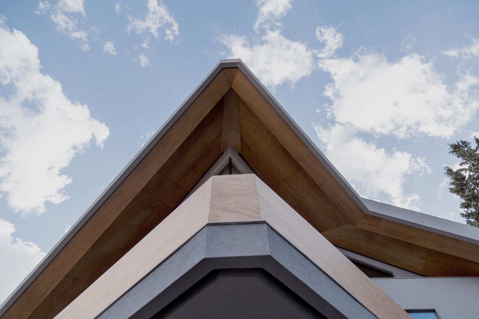 古宅新生,餐饮空间与历史文化的完美融合-0